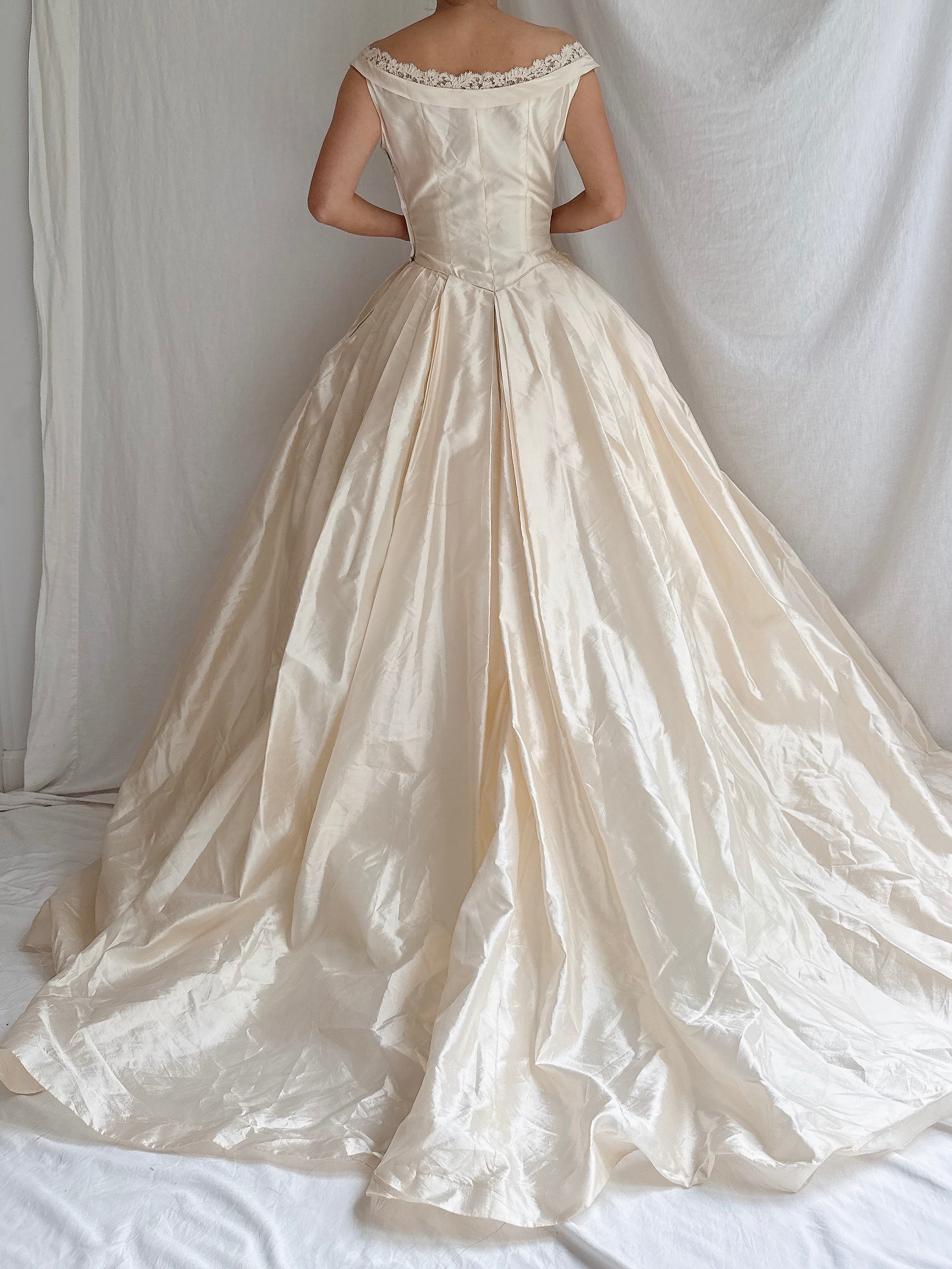 1950s Silk Dupioni Wide-Neck Gown - XXS