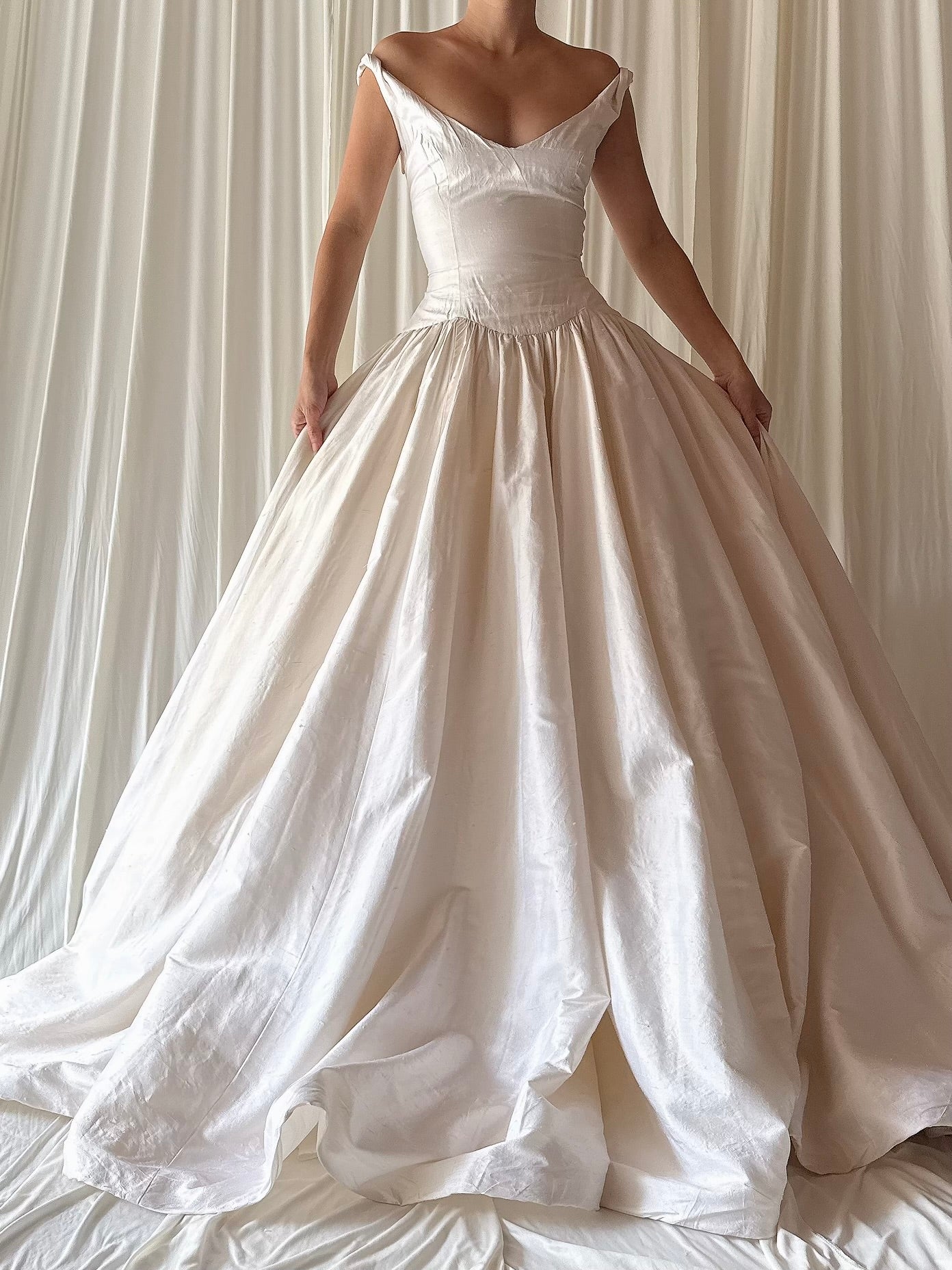 Vintage Silk Plunging Scoop Neck Gown - US 4/6