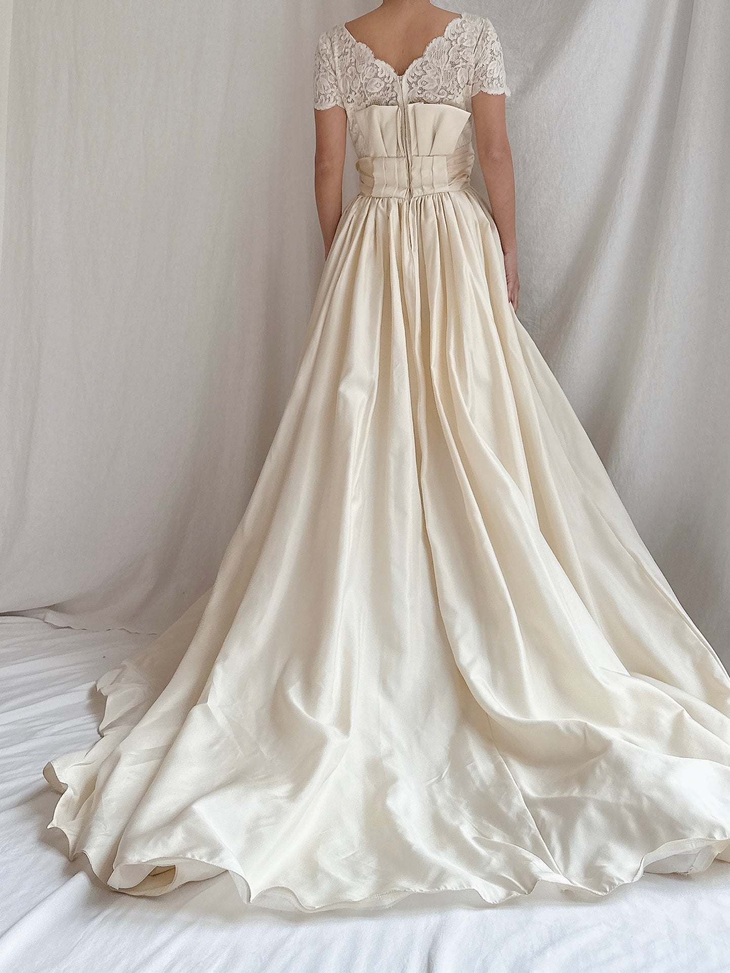 1950s Silk and Lace Gown - S