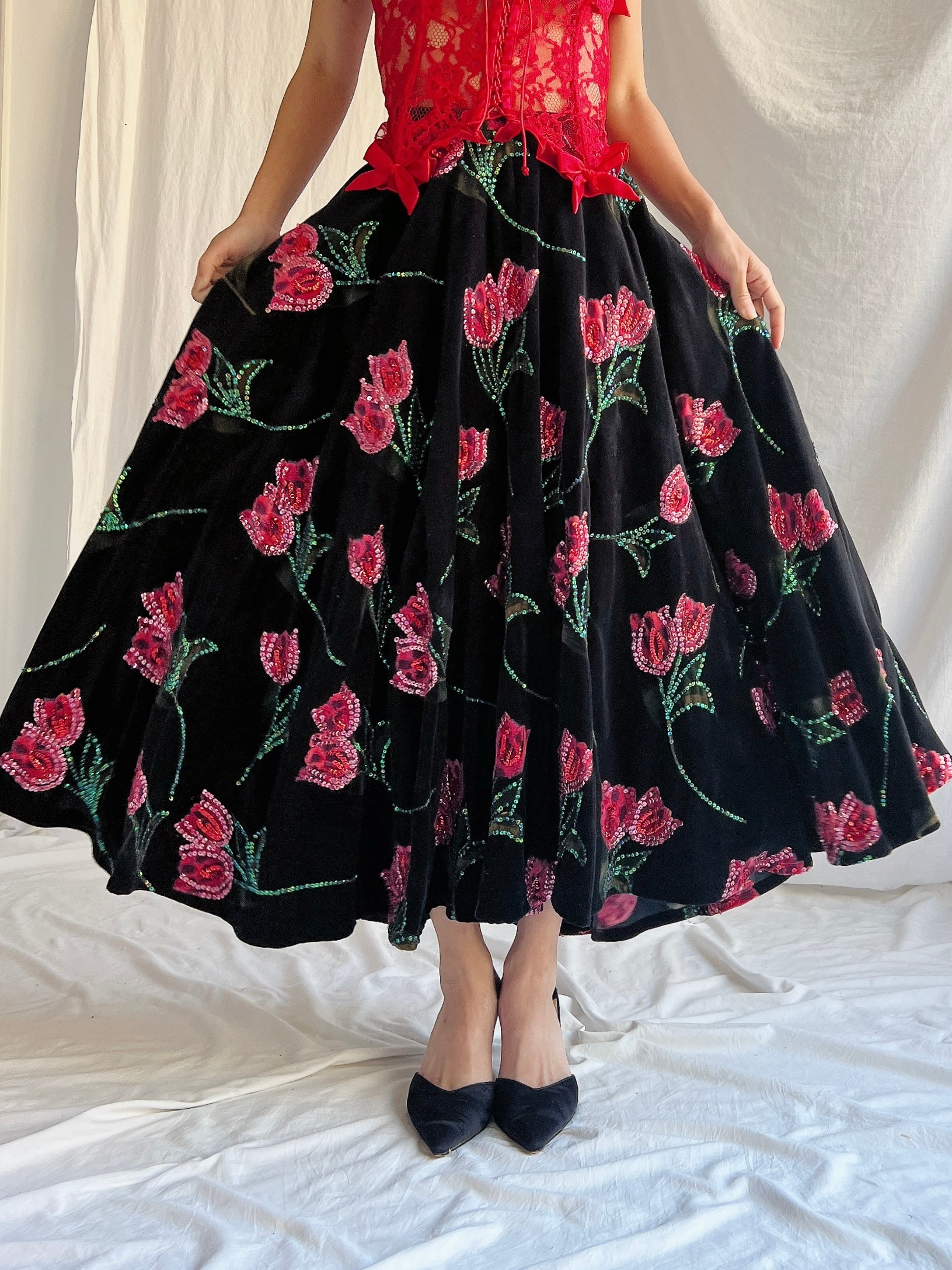 Vintage Floral Velvet Embellished Skirt - M