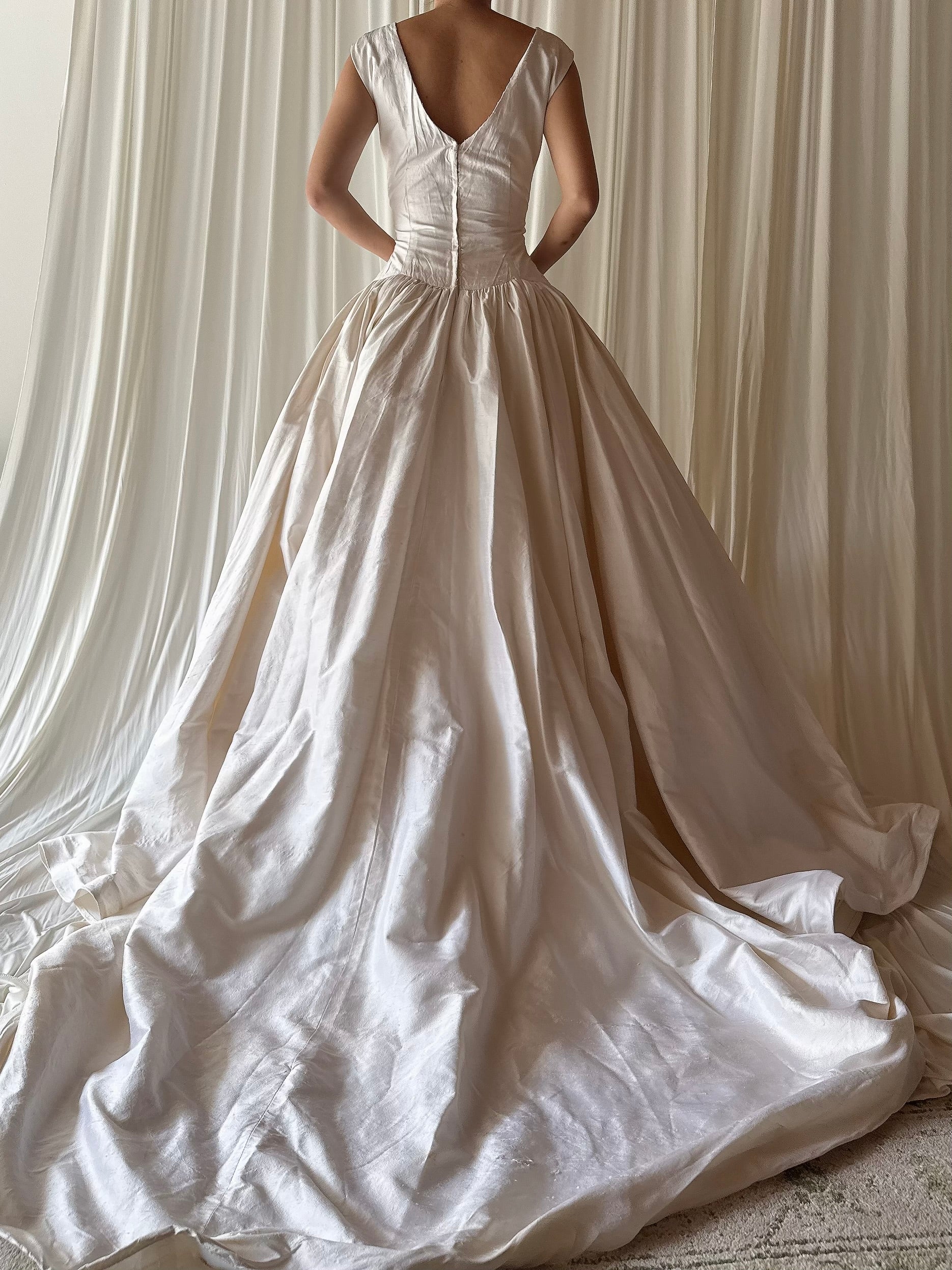 Vintage Silk Plunging Scoop Neck Gown - US 4/6