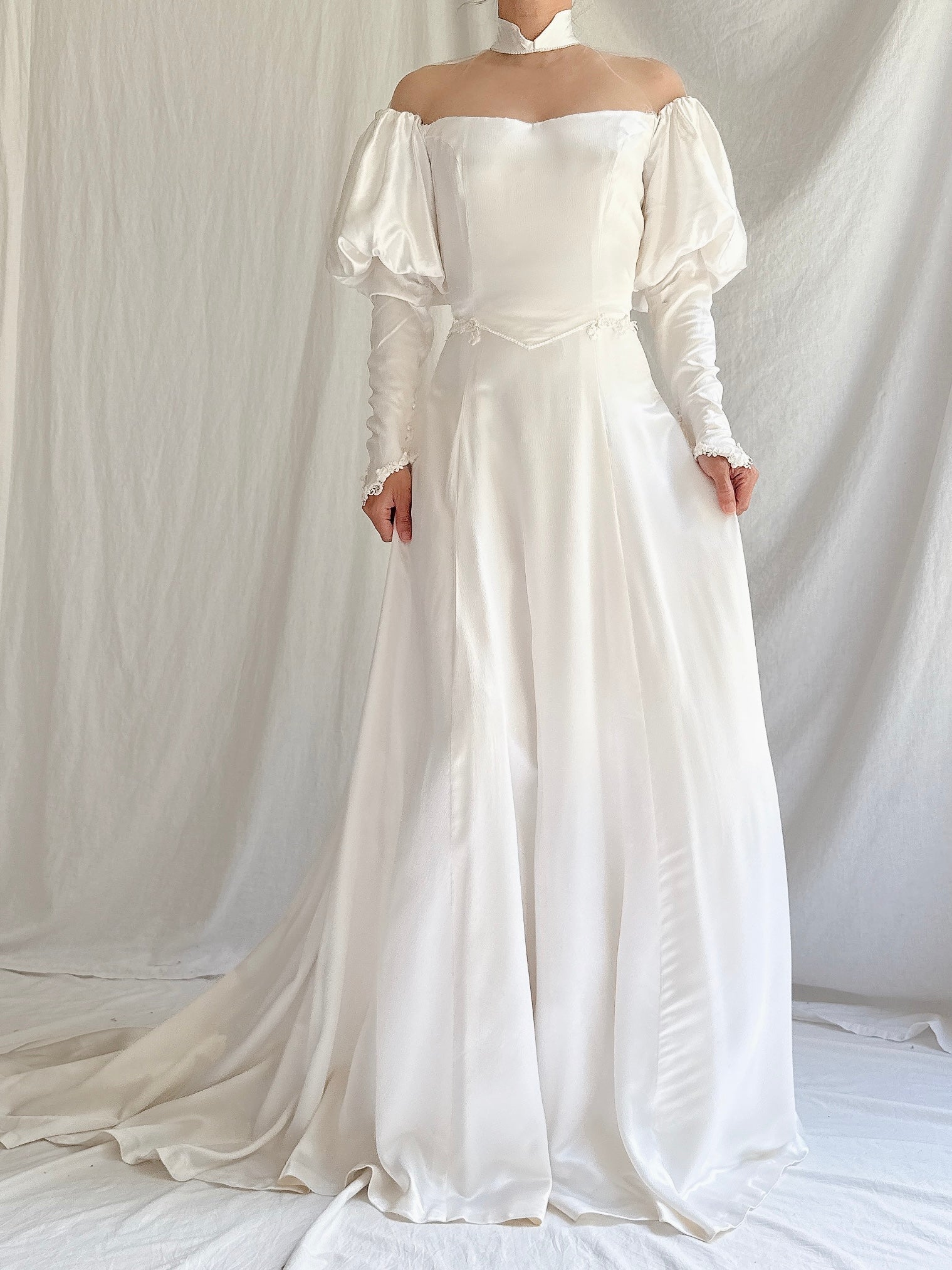 Vintage Juliet Sleeves Satin Gown - XXS