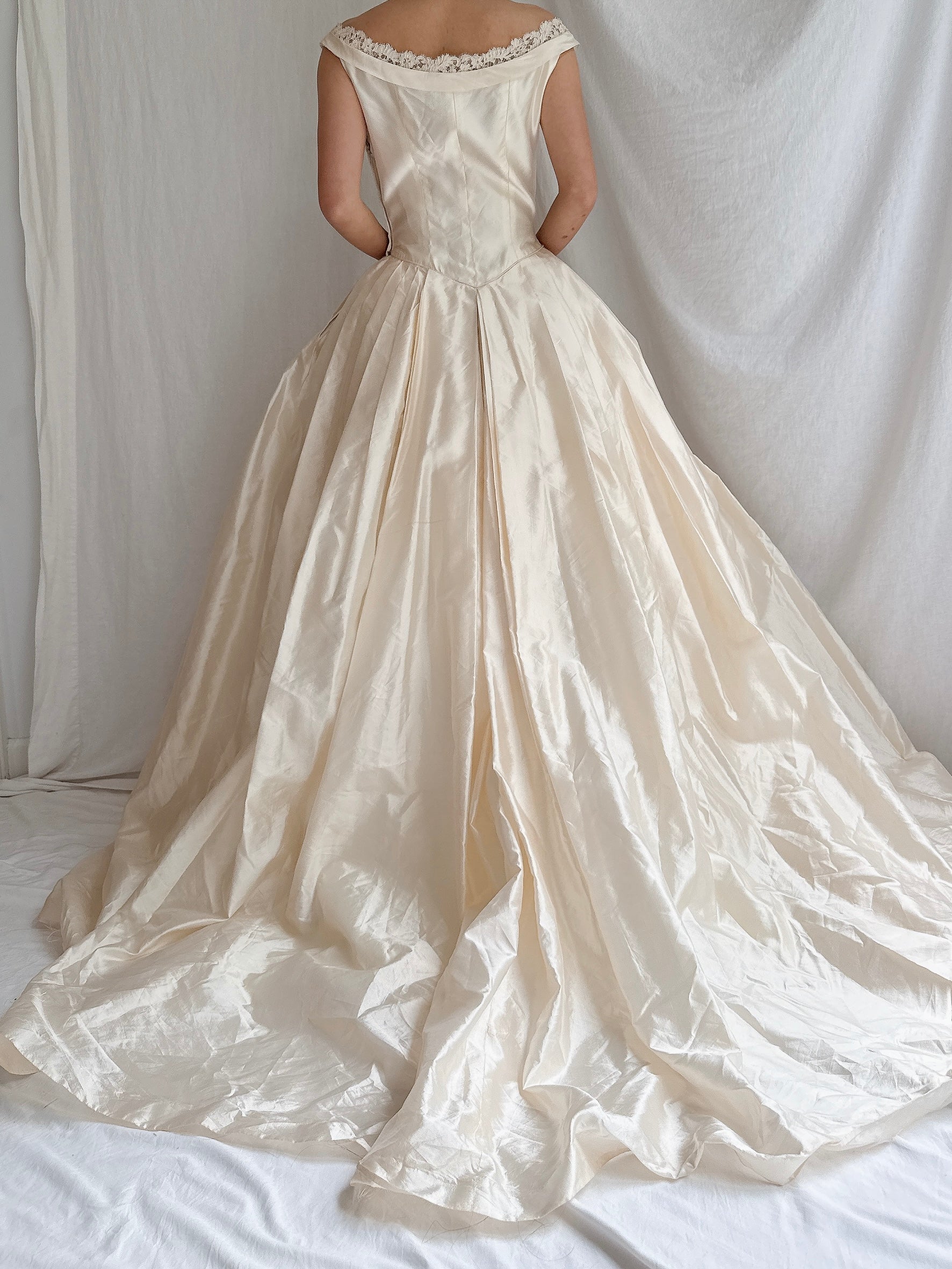 1950s Silk Dupioni Wide-Neck Gown - XXS