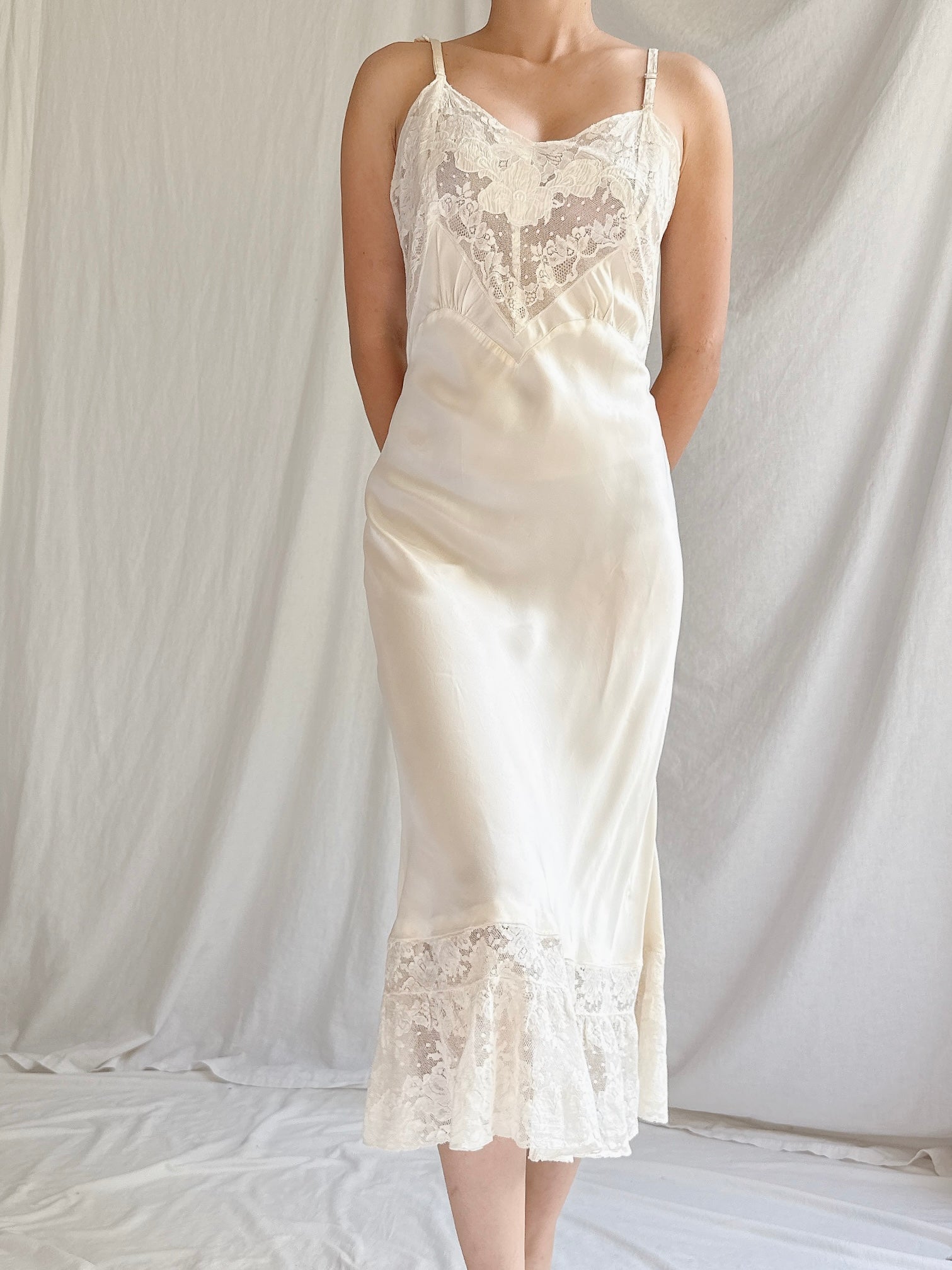 1930s Ivory Satin Slip - XS