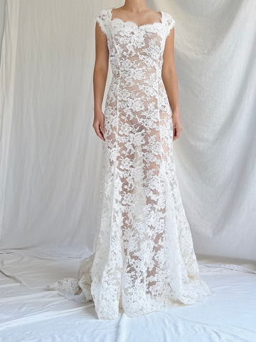 Vintage Monique Llhuilier Sheer Alencon Lace Gown - S/4