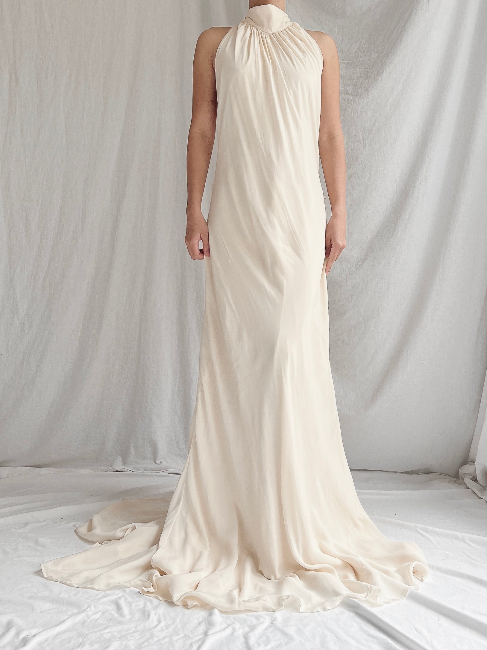 vera wang satin halter dress New Arrival! Vera Wang Bride Exquisite, structured Mikado satin halter neck with the Vera Wang signature