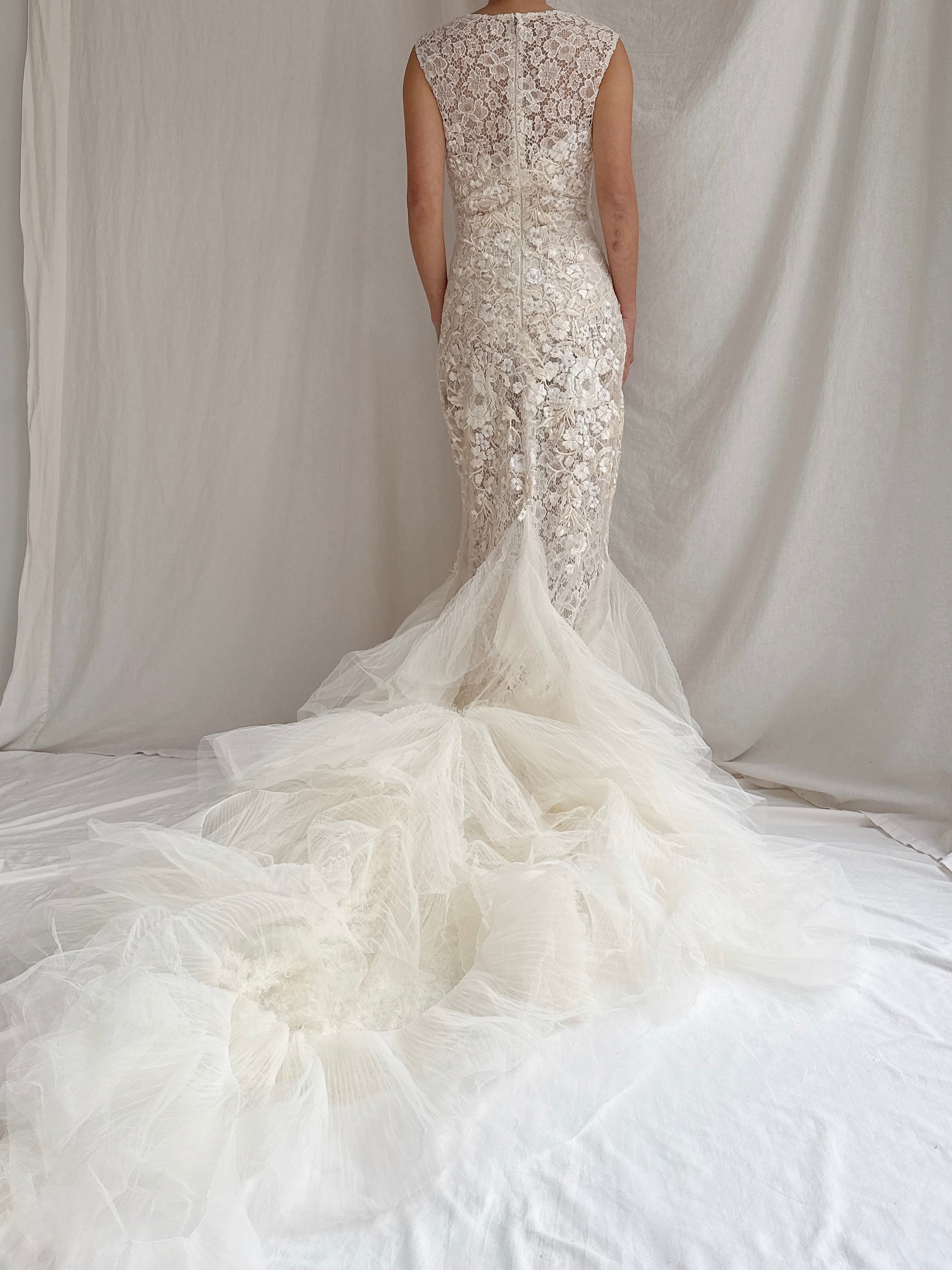 Yolancris Crew Neck Lace Gown - M/6