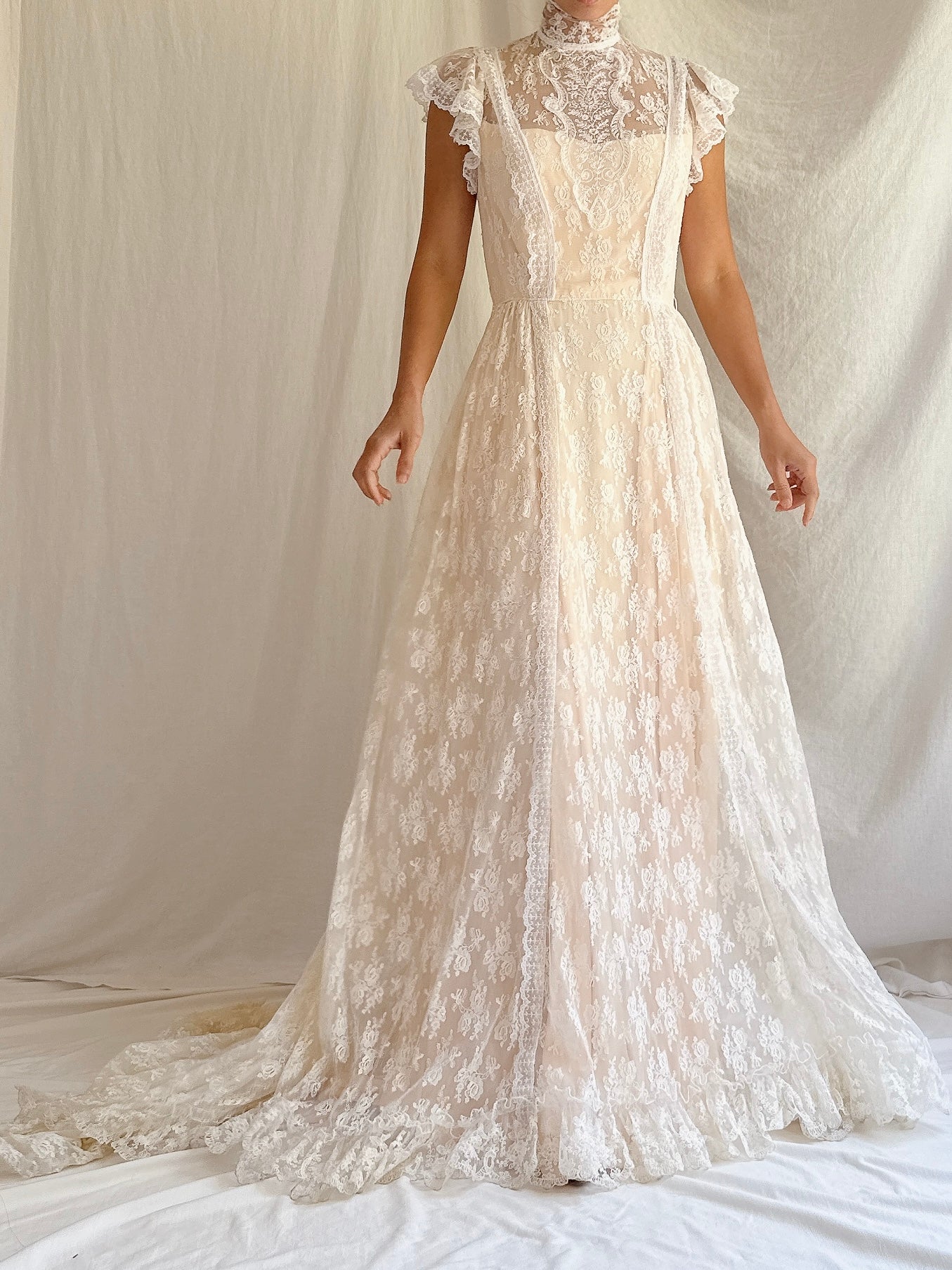 Vintage Lace High-Neck Gown - XS