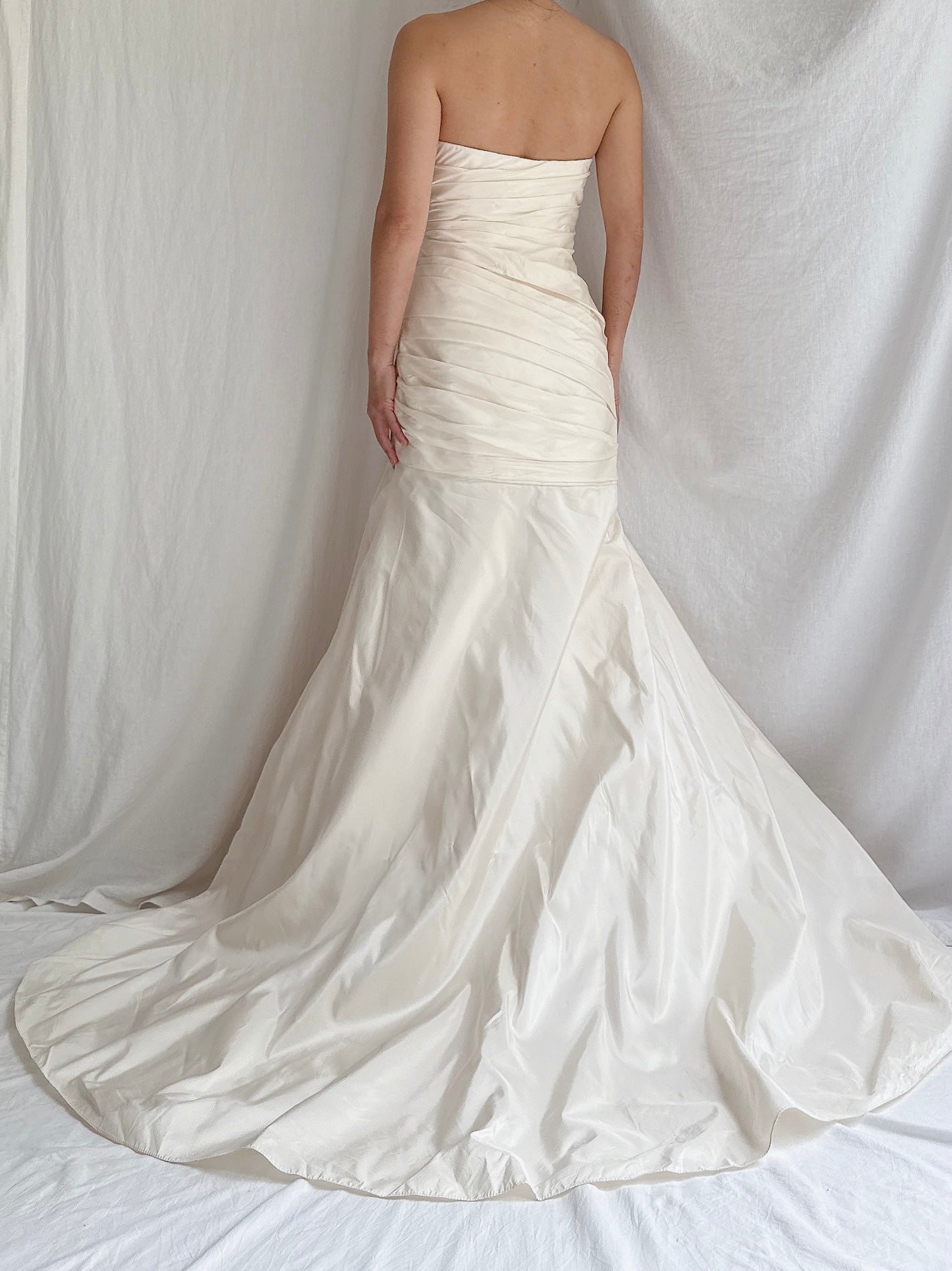 00 Monique Lhuillier Silk Strapless Gown - S