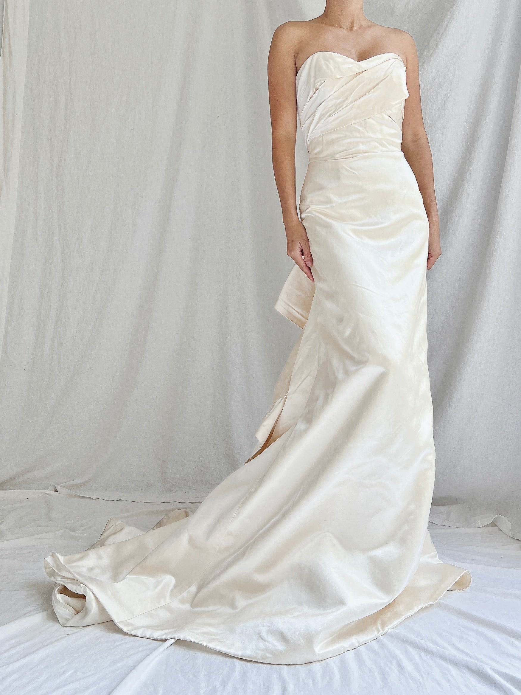 00s Silk Sweetheart Strapless Draped Gown - S/6 | G O S S A M E R 00s Silk Sweetheart Strapless Draped Gown - S/6 | G O S S A M E R
