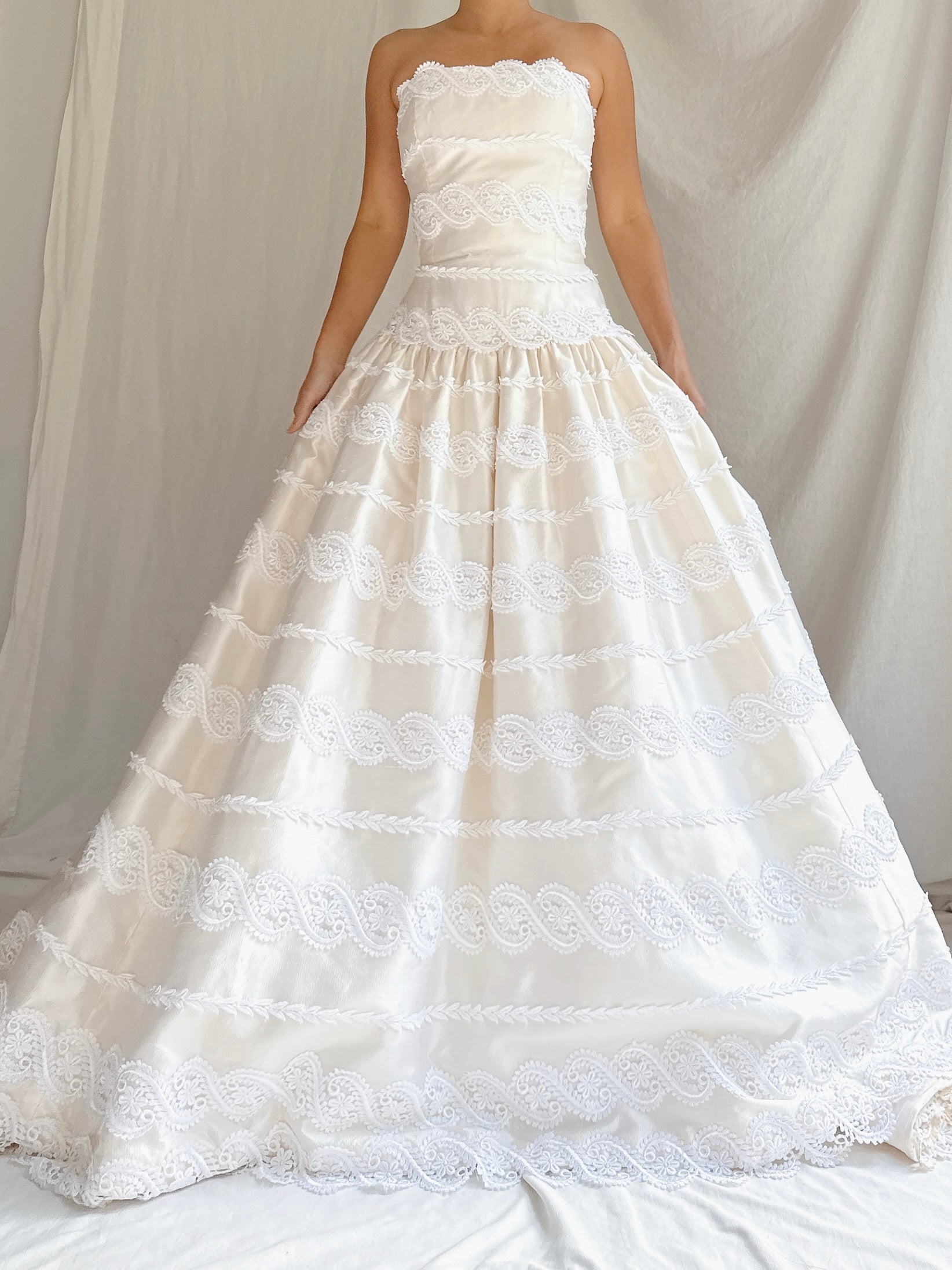 Vintage Silk Embroidered Appliqués Gown - S/6
