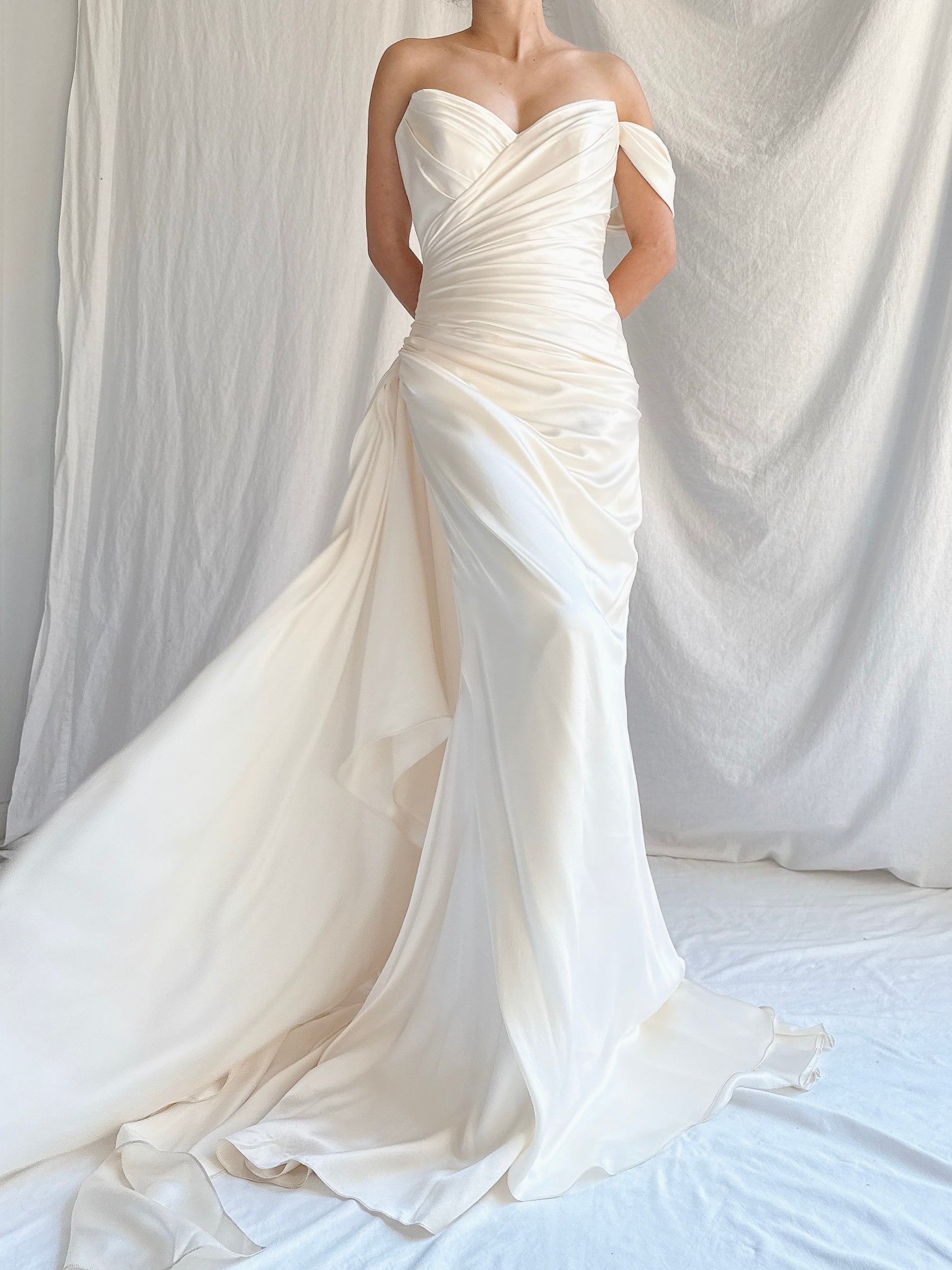 00 Romona Keveza Silk Gown - M/8 | G O S S A M E R 00 Romona Keveza Silk Gown - M/8 | G O S S A M E R