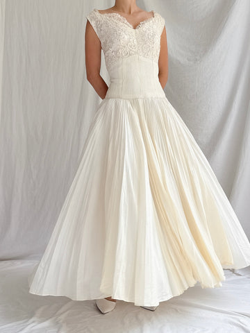 1950s Pleated Taffeta and Lace Dress - XS