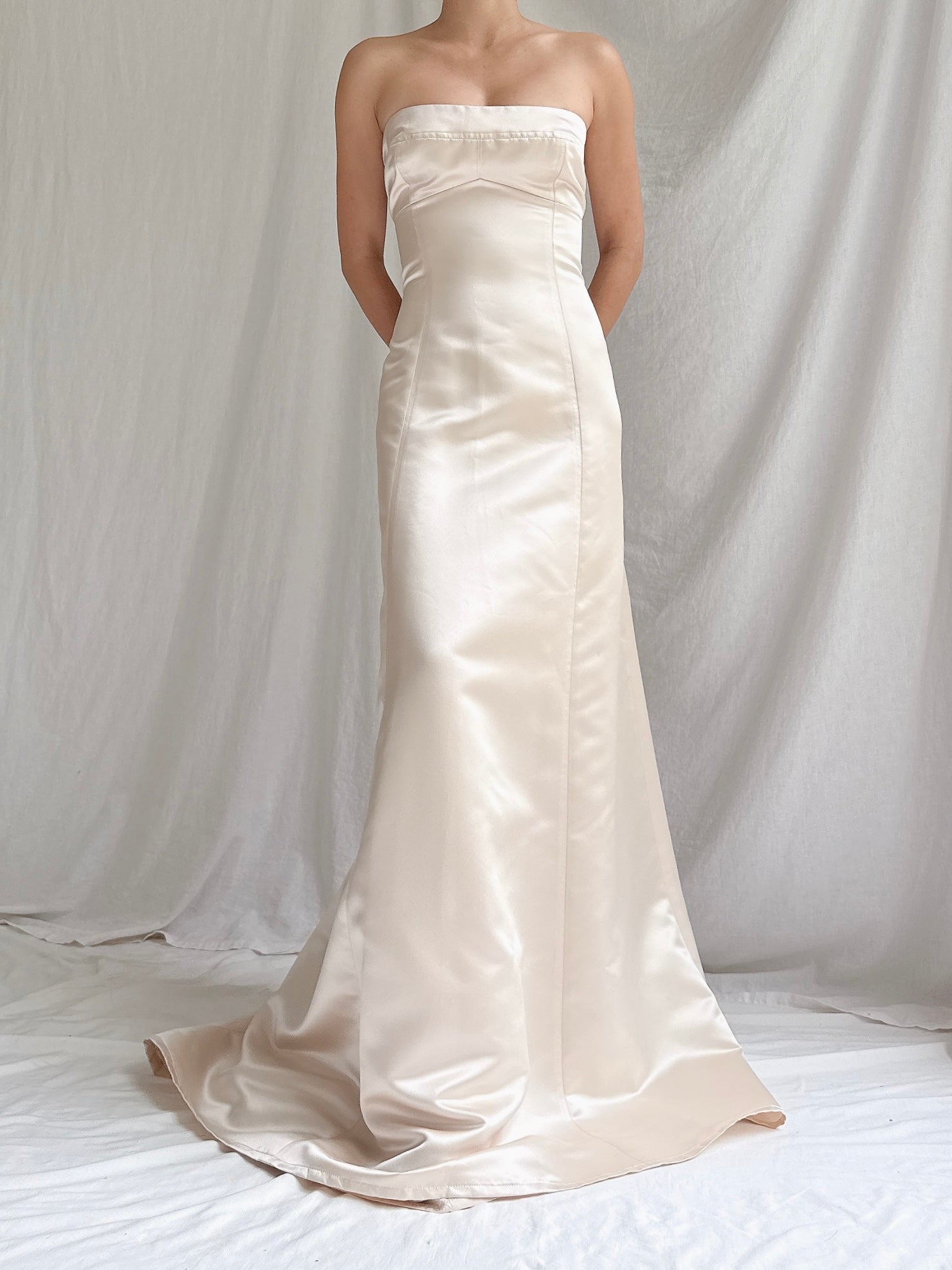 Vintage Ecru Satin Vera Wang Gown - M/6/8