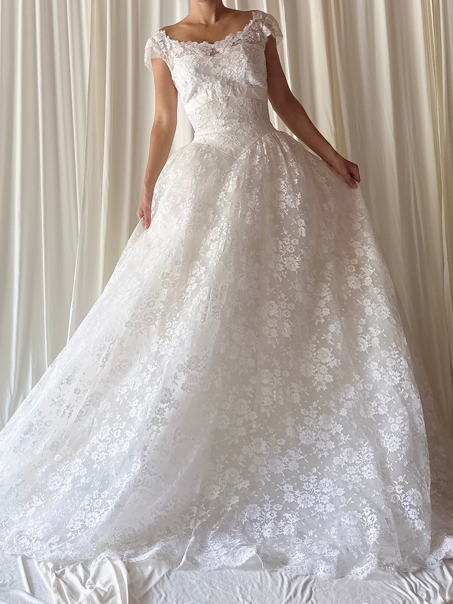 1950s Chantilly Lace Gown - S