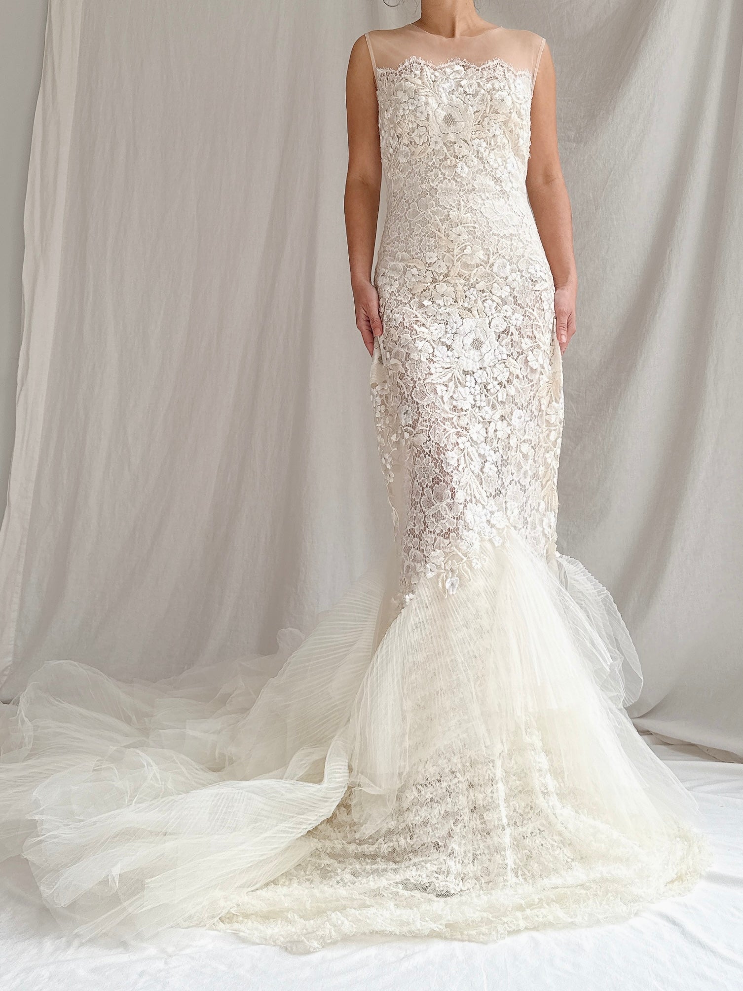 Yolancris Crew Neck Lace Gown - M/6