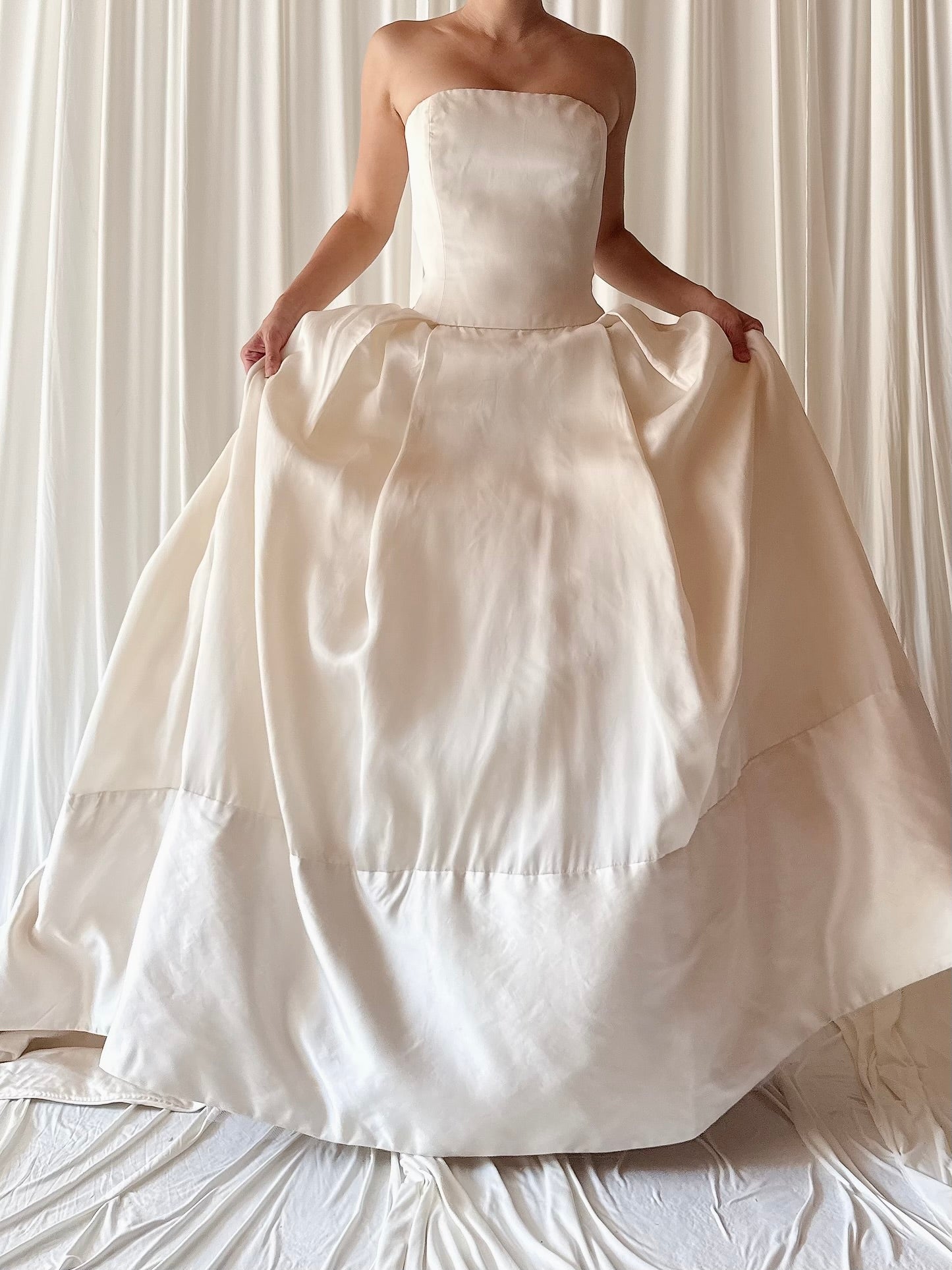 Vera Wang Silk Organza Gown - M/8