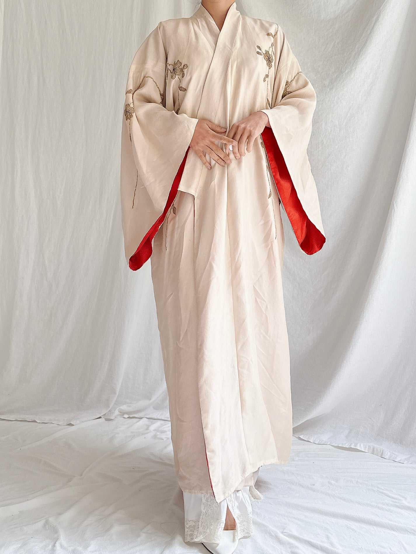 Antique Silk Peacock Embroidered Kimono - OSFM | G O S S A M E R