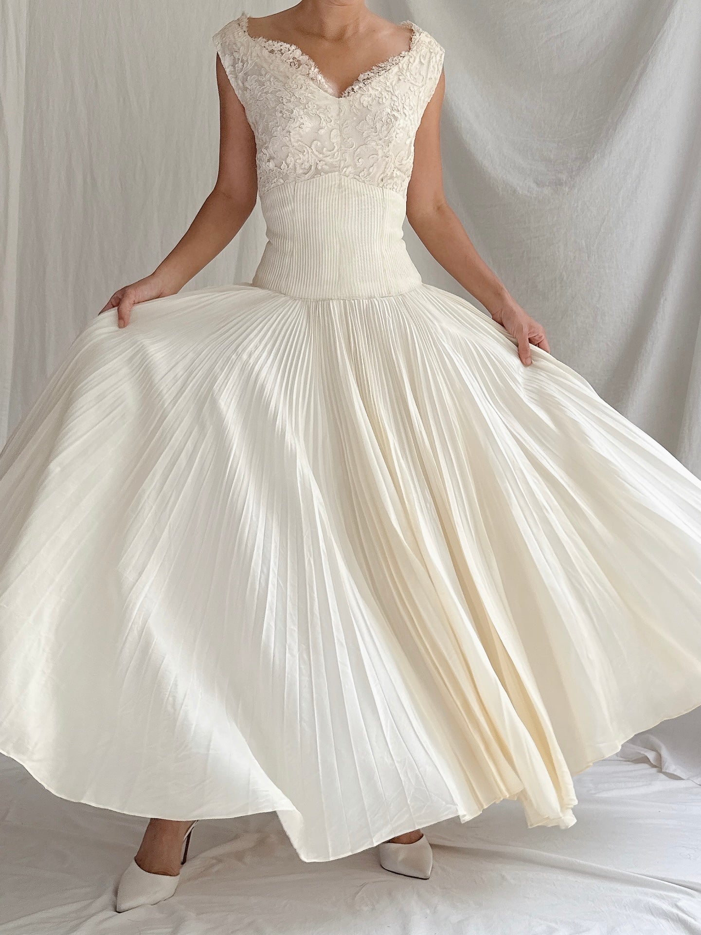 1950s Pleated Taffeta and Lace Dress - XS