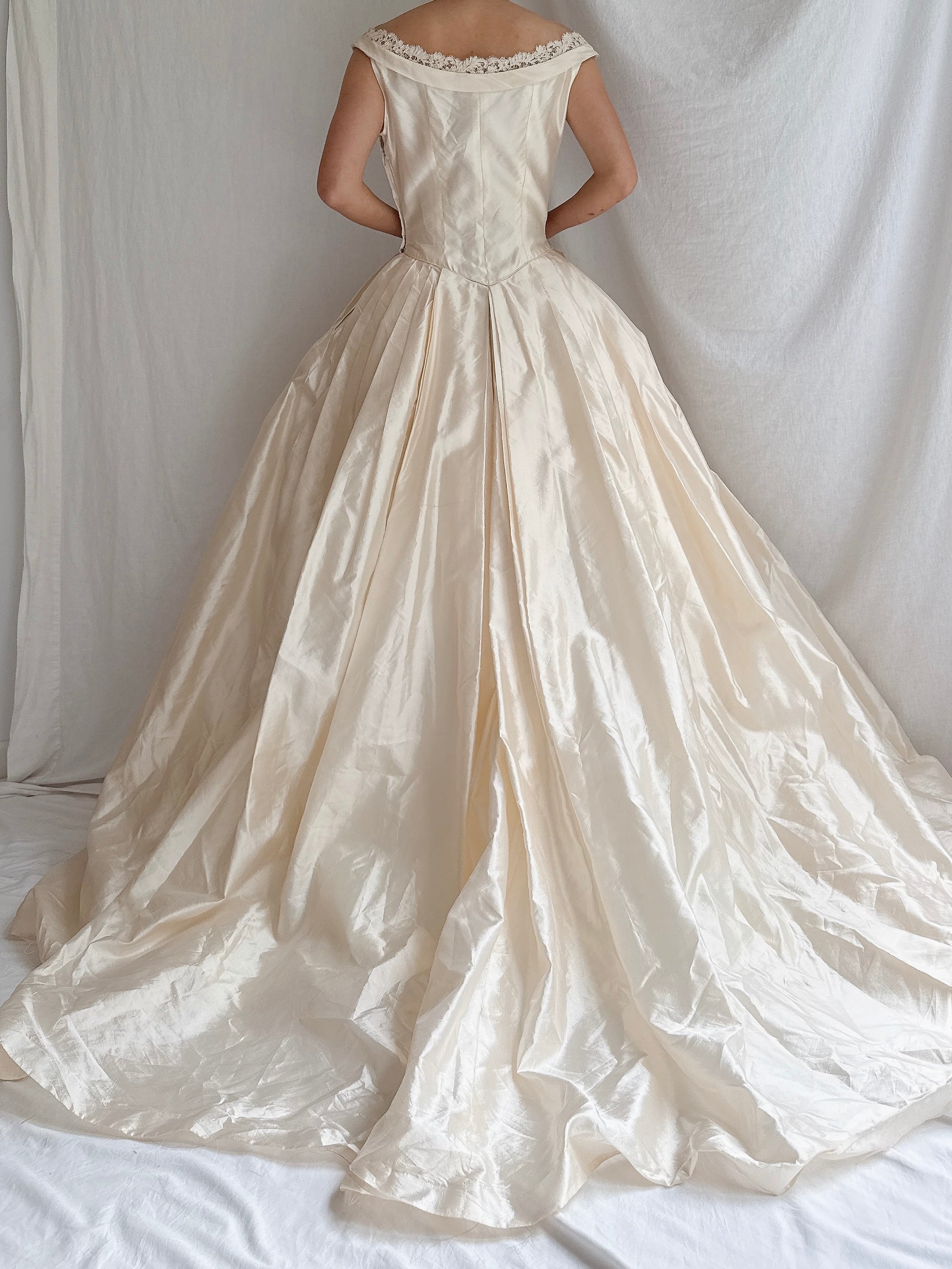 1950s Silk Dupioni Wide-Neck Gown - XXS