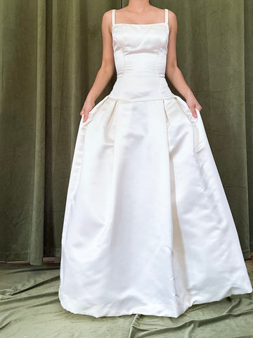 1990s Vera Wang Satin Dress - 32B/25W/55L