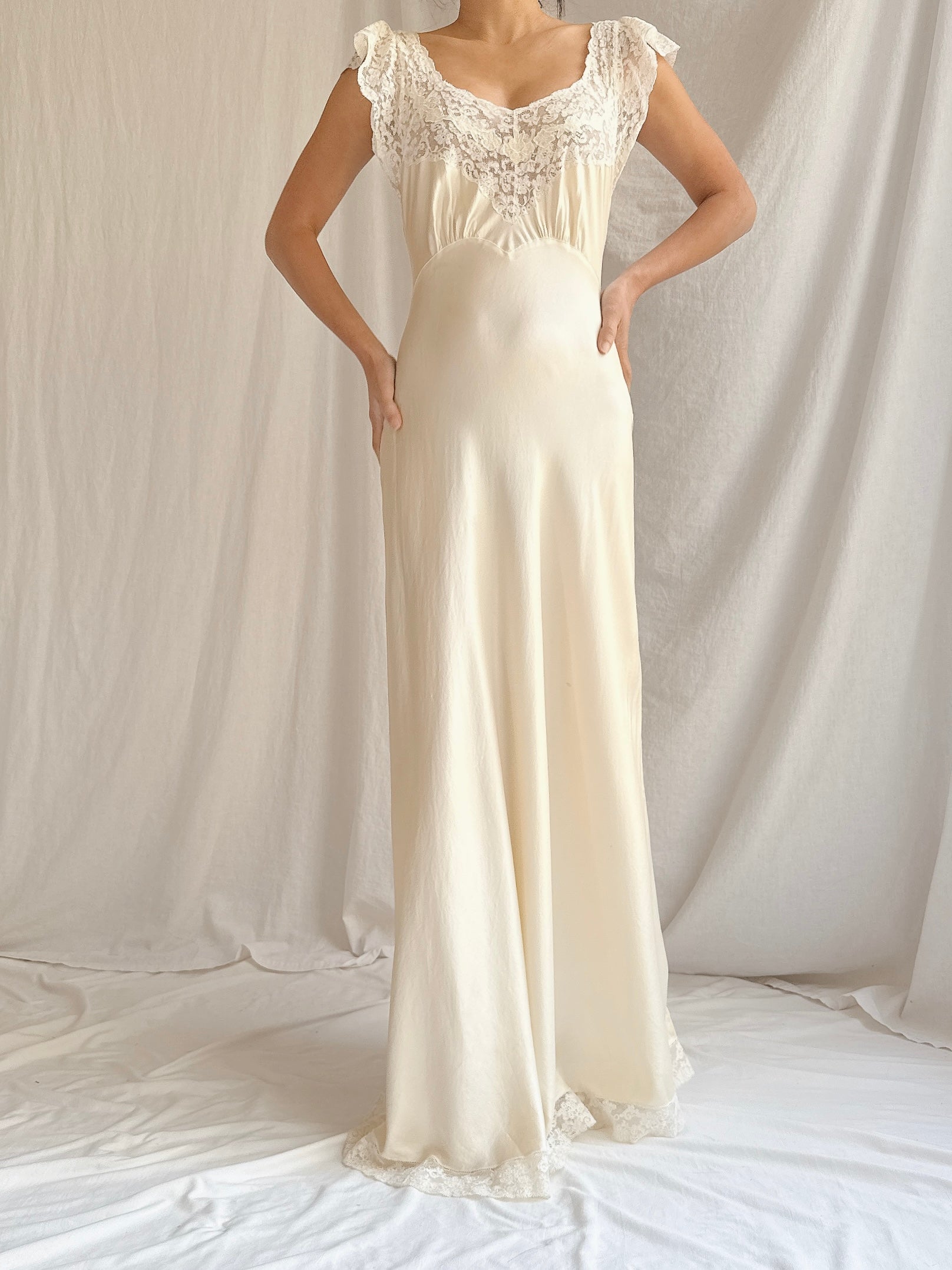 1930s Silk and Lace Slip Dress - XS