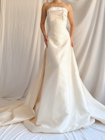 Vintage Pronovias Barcelona Gown with Train - M/US 8