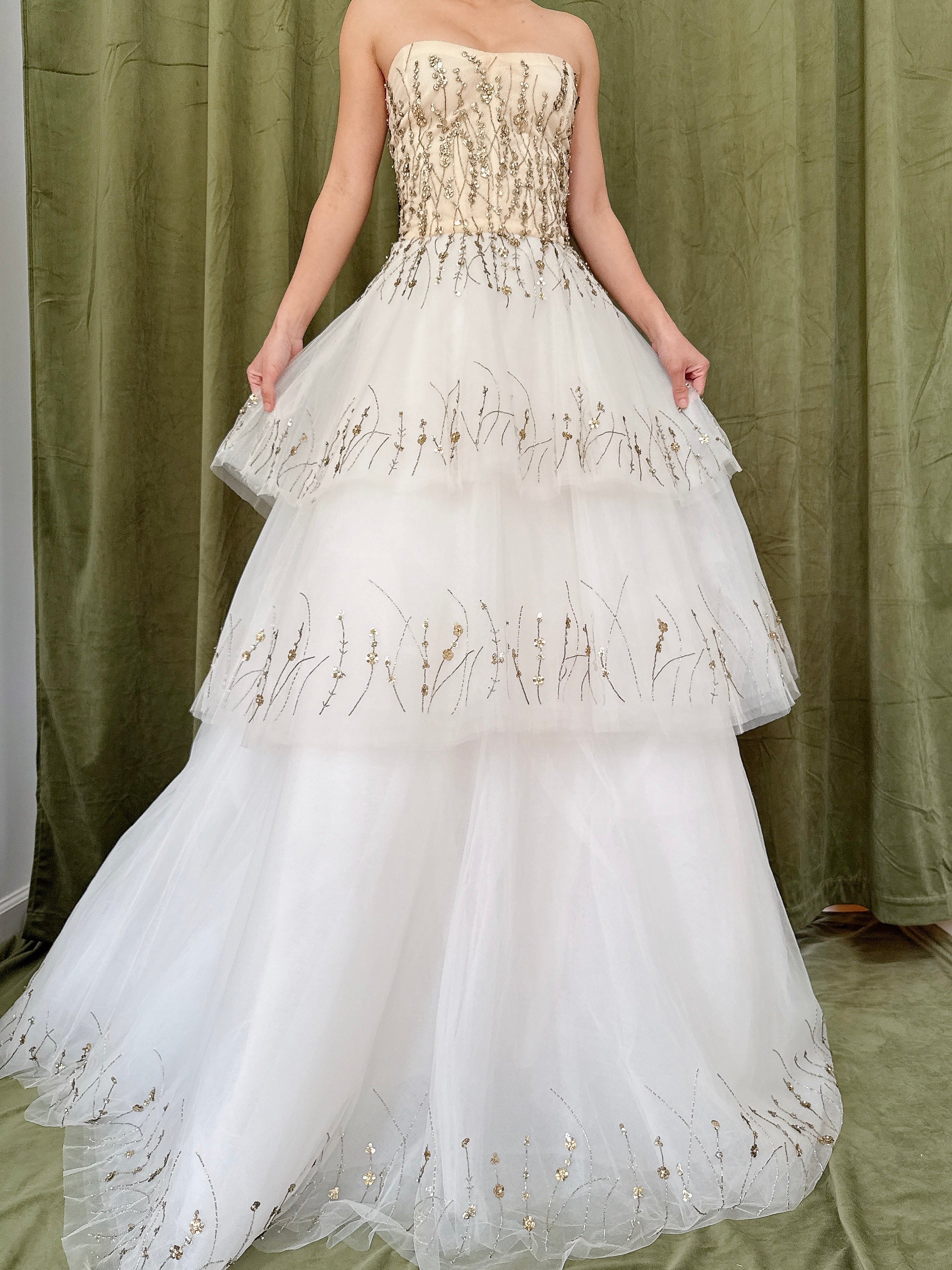 Monique Lhuillier Tiered Tulle Gown - L/12