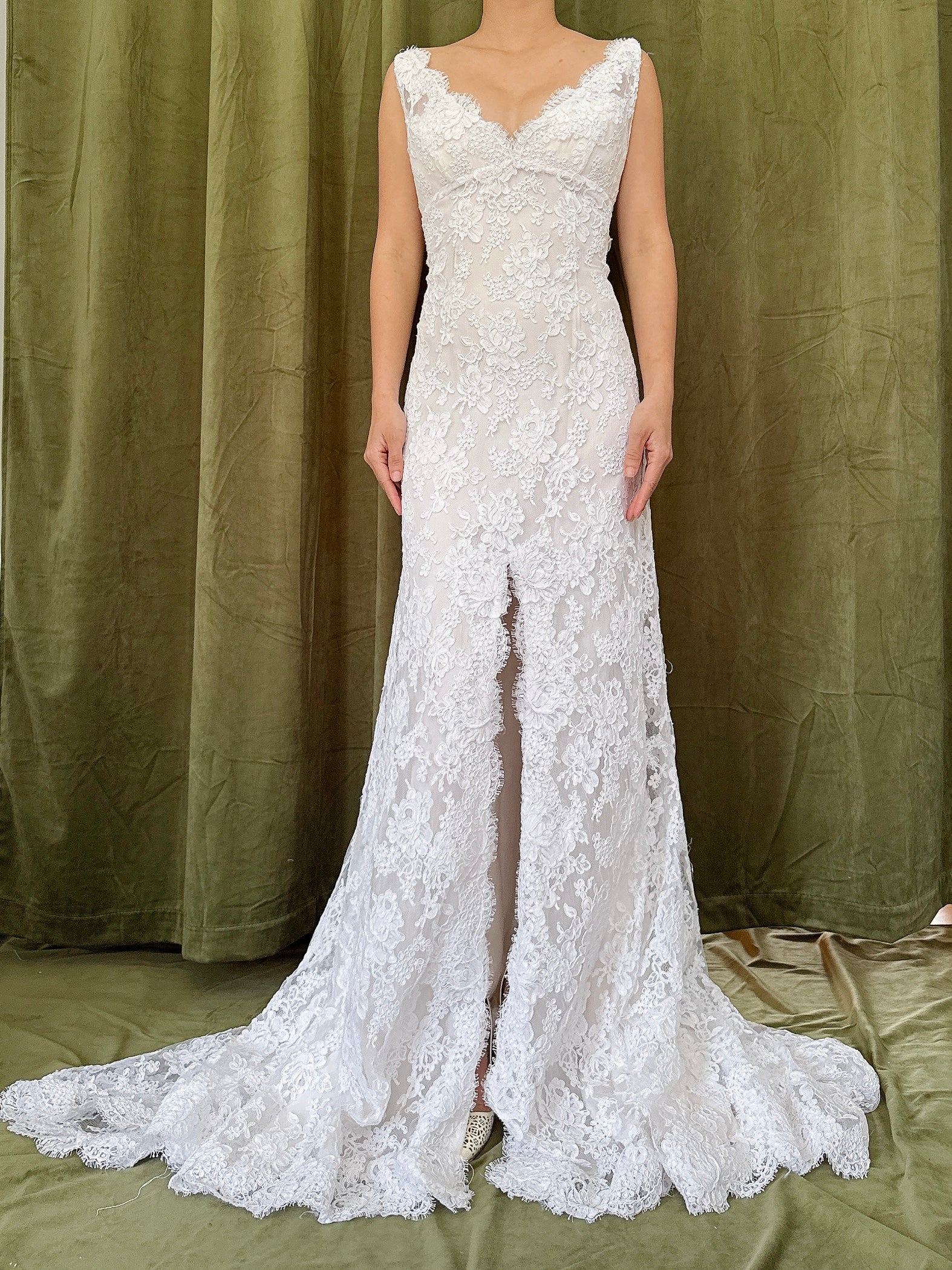 Vintage Alencon Lace V Neck Gown - S/M/6