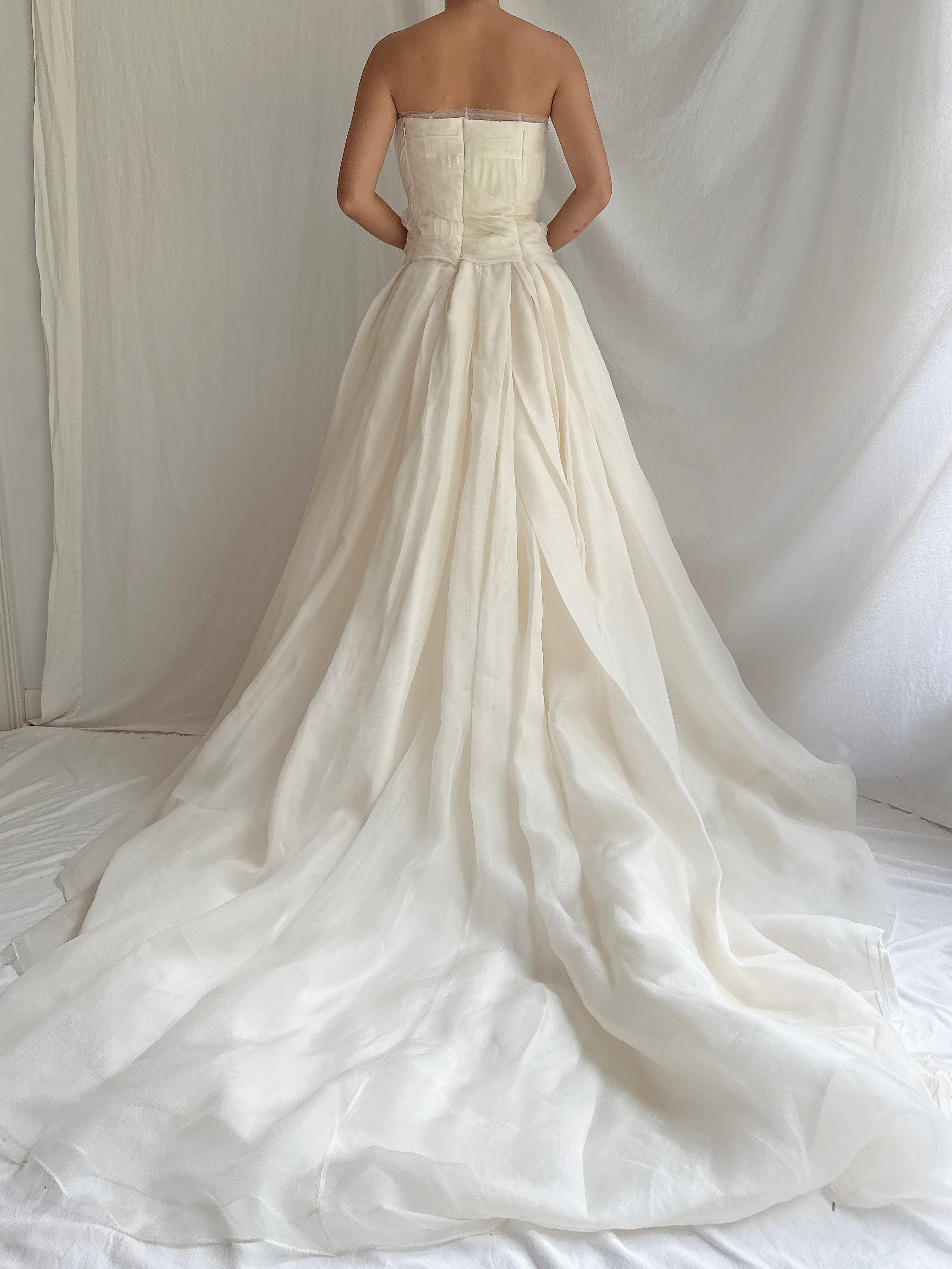 Vintage Vera Wang Silk Organza and Tulle Gown - XS/0 Vintage Vera Wang Silk Organza and Tulle Gown - XS/0