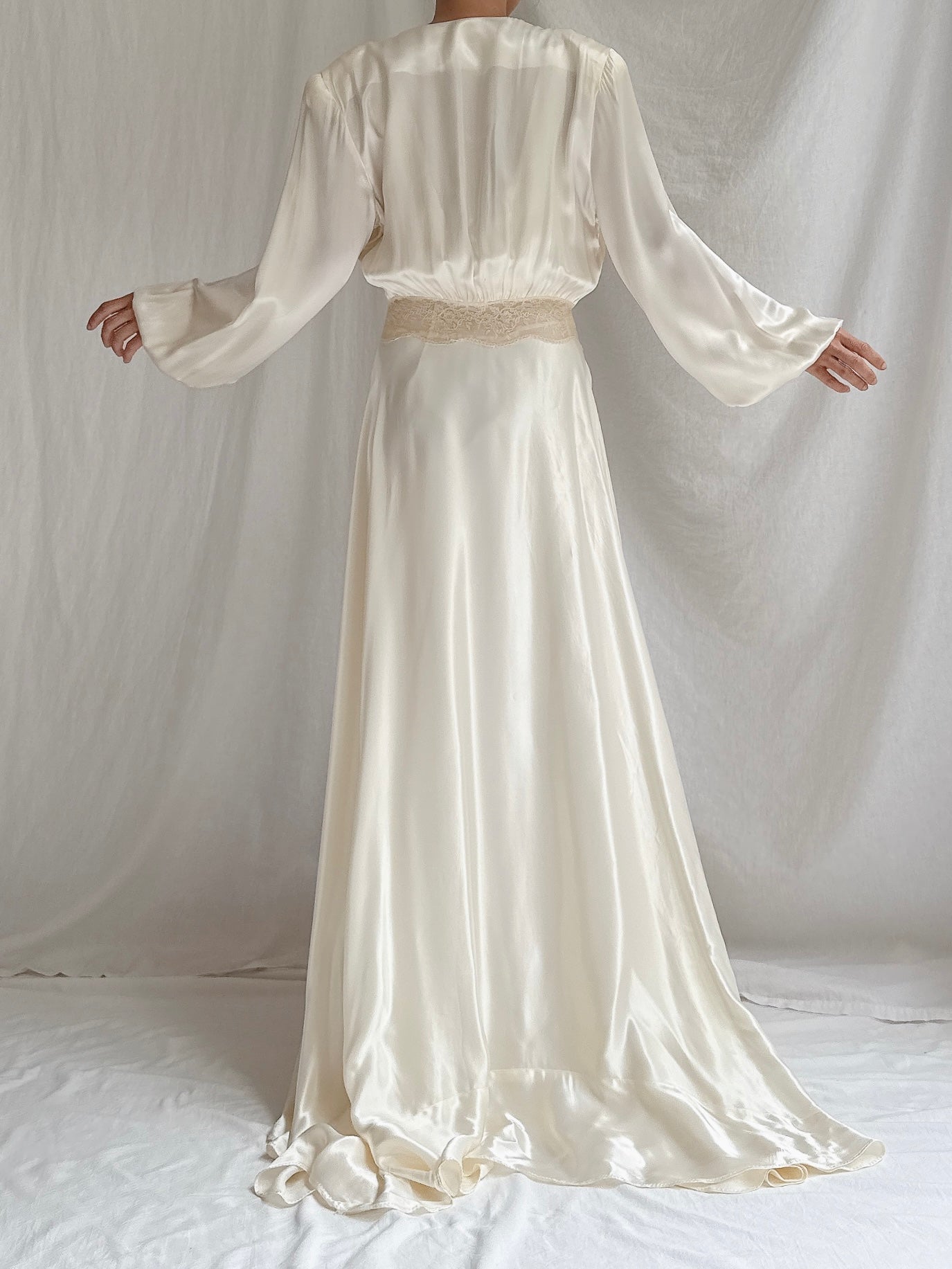 1940s Satin Dressing Gown - M