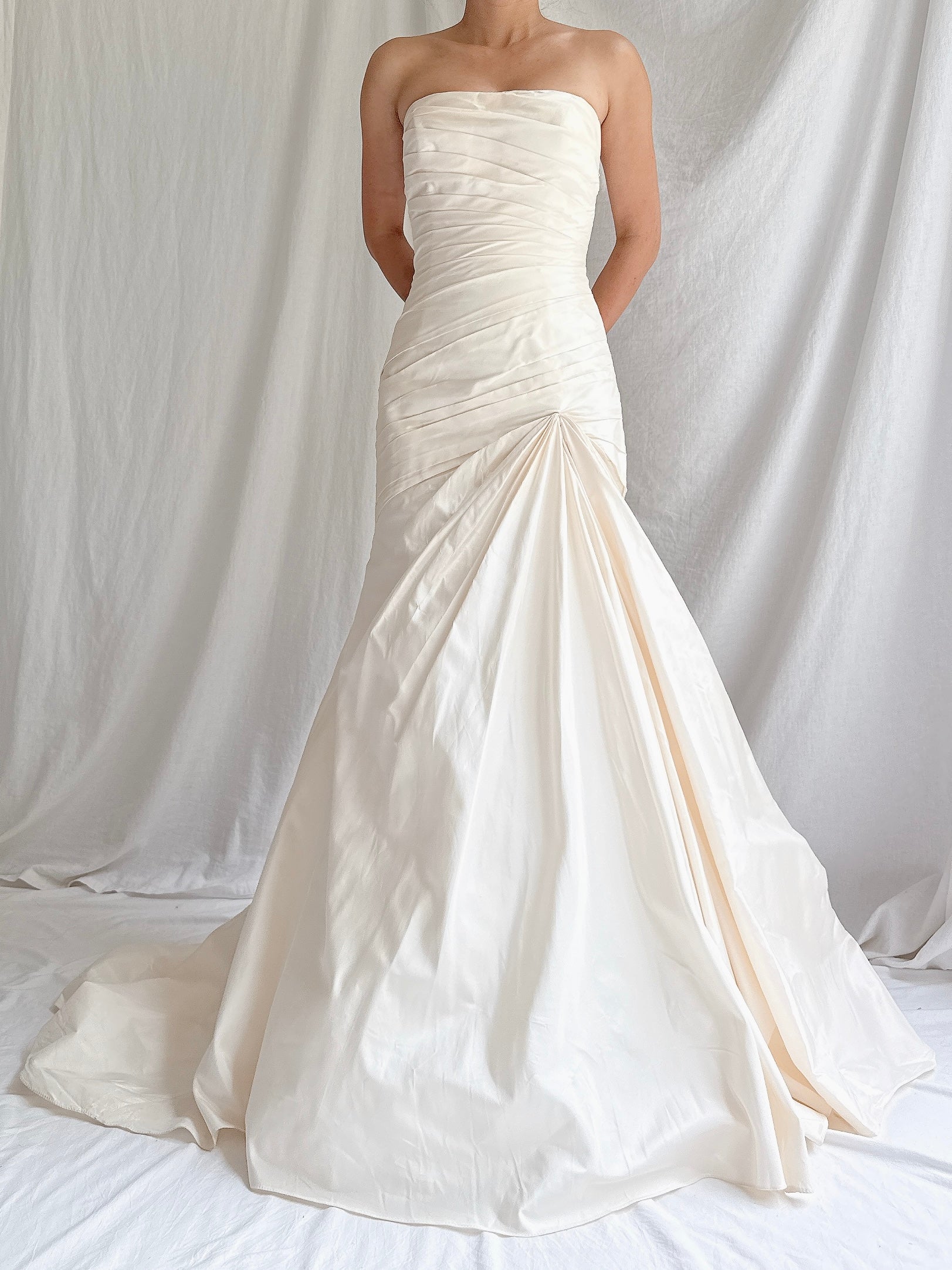 00 Monique Lhuillier Silk Strapless Gown - S