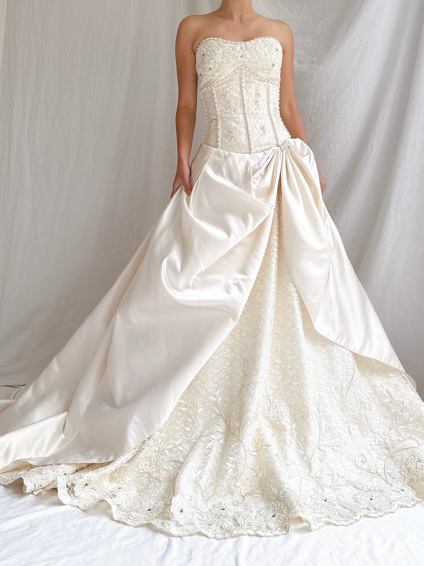 Vintage Lace and Silk Bustier Gown - M/8