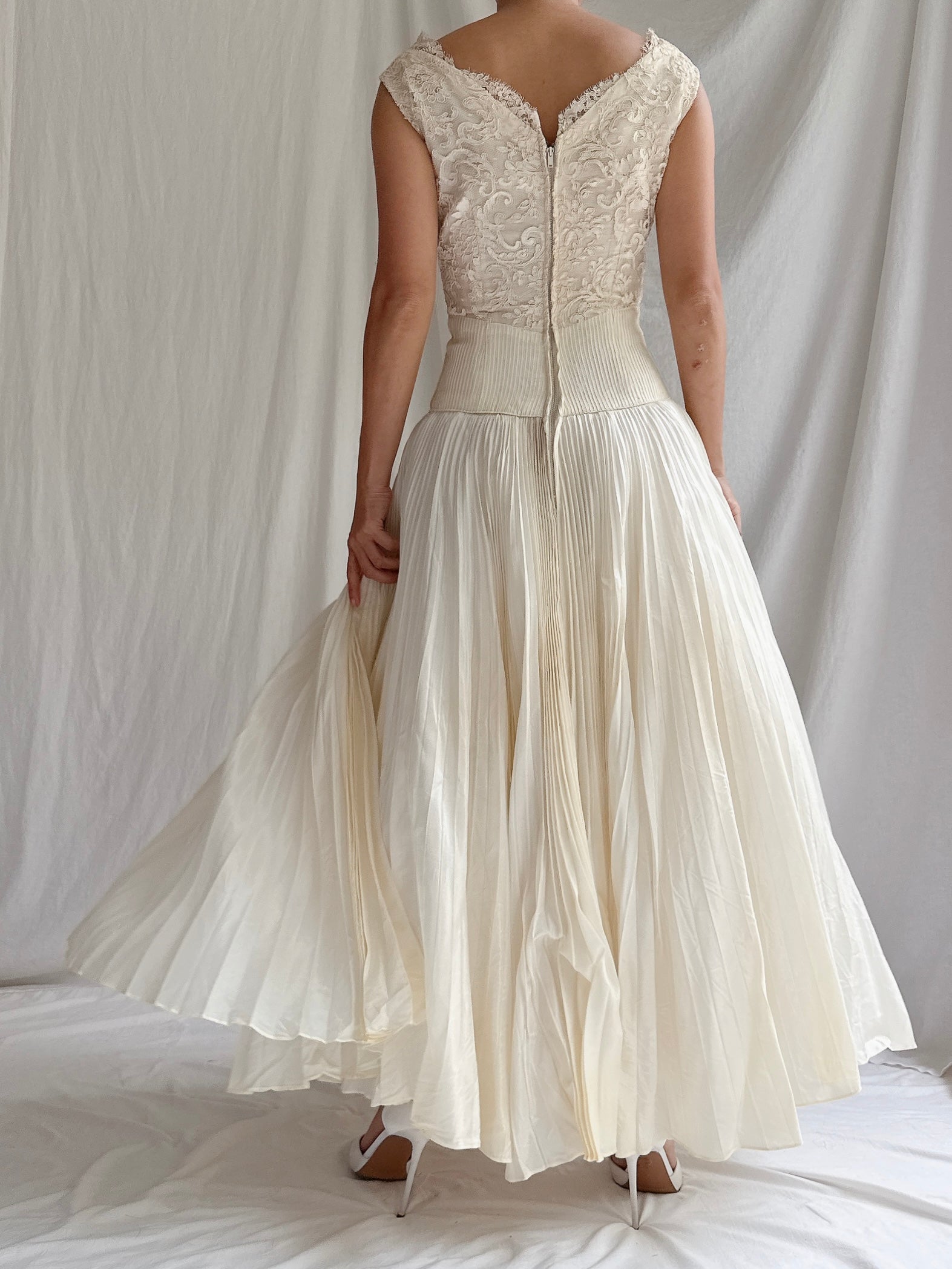 1950s Pleated Taffeta and Lace Dress - XS