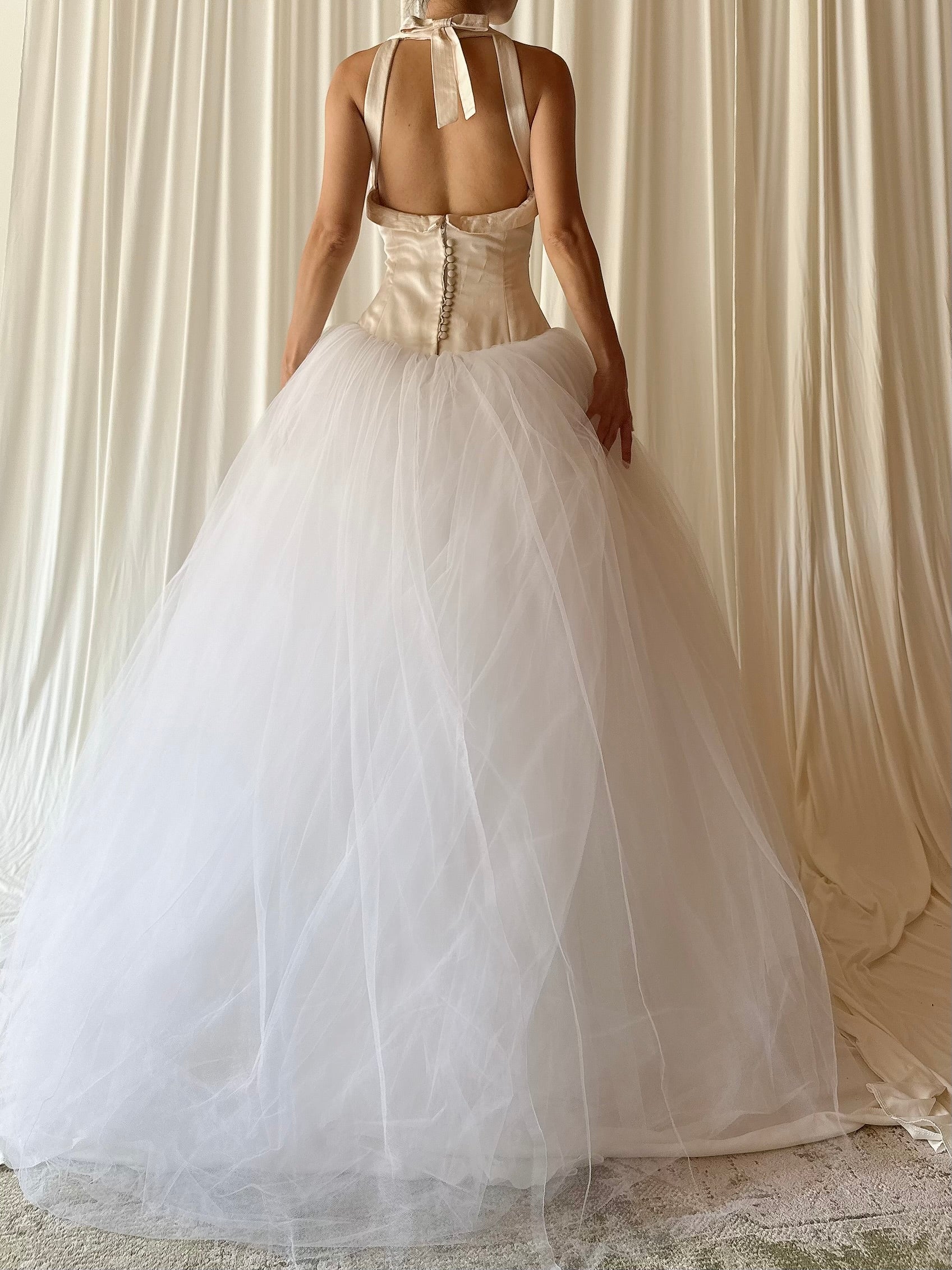 1990s Vera Wang Silk and Tulle Gown - 34B/28W/59L