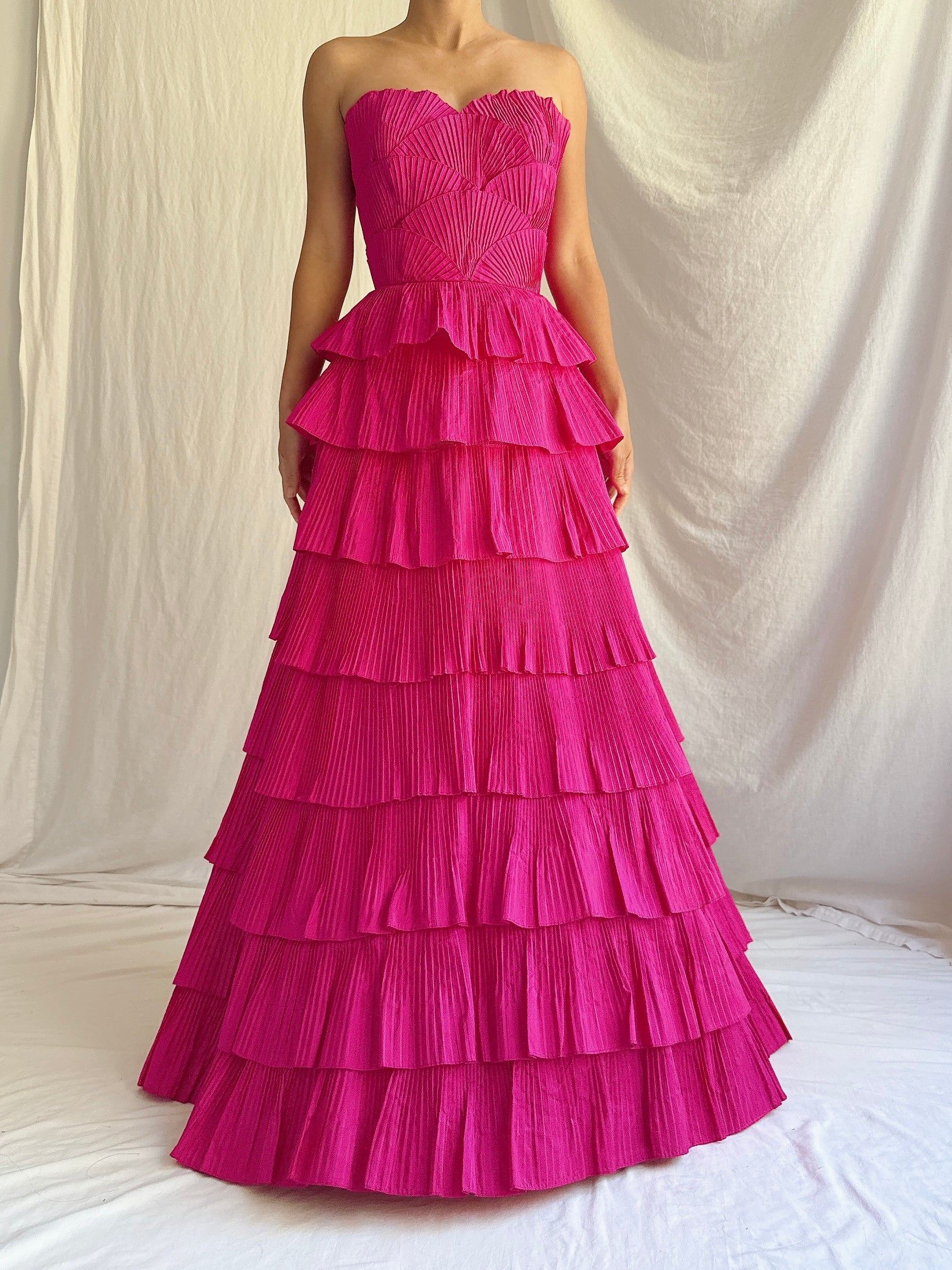 Vintage Saks 5th Ave Scalloped Silk Petal Dress - Size 4 Vintage Saks 5th Ave Scalloped Silk Petal Dress - Size 4