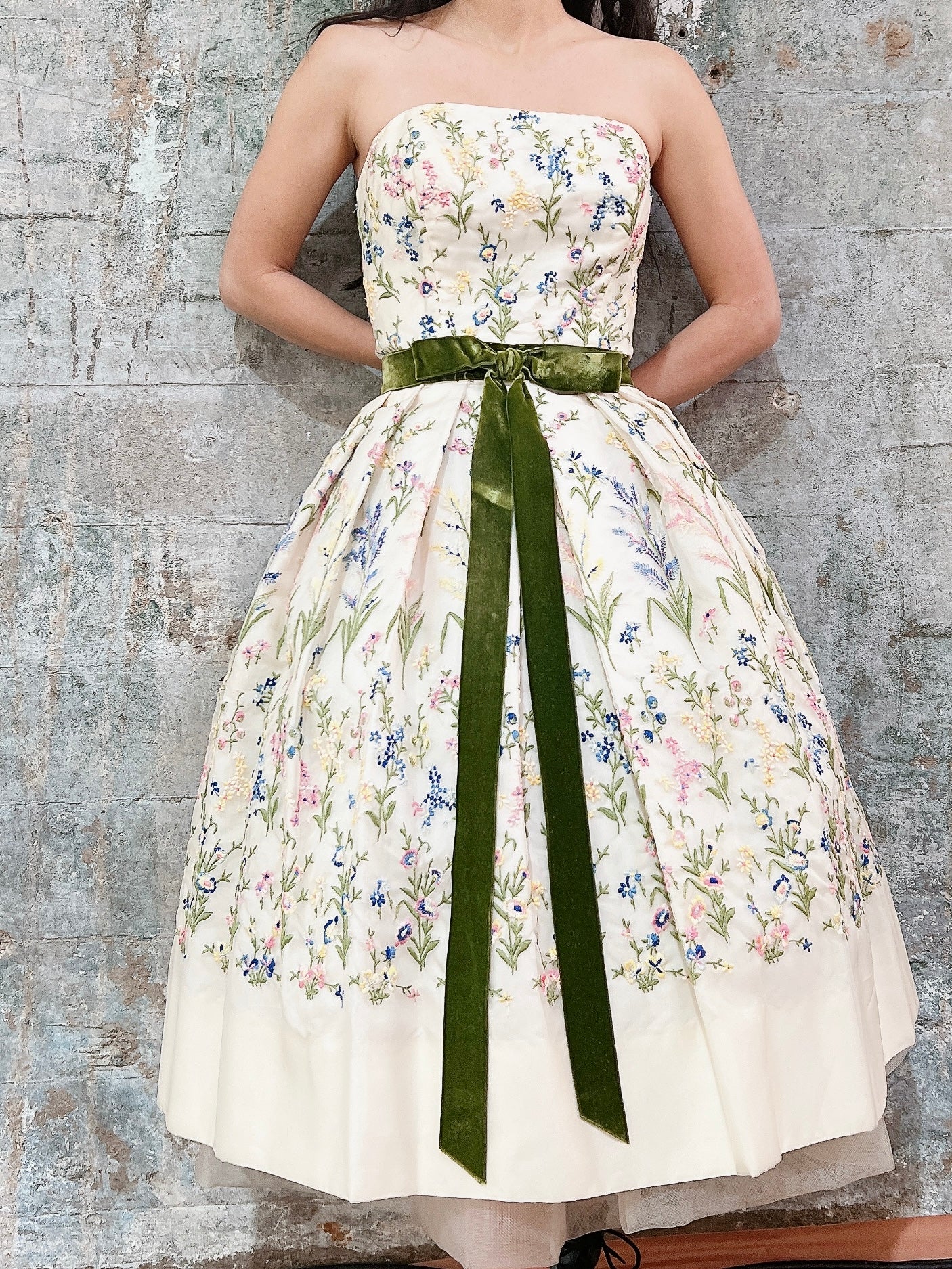 1950s Hand-Embroidered Floral Dress - XS