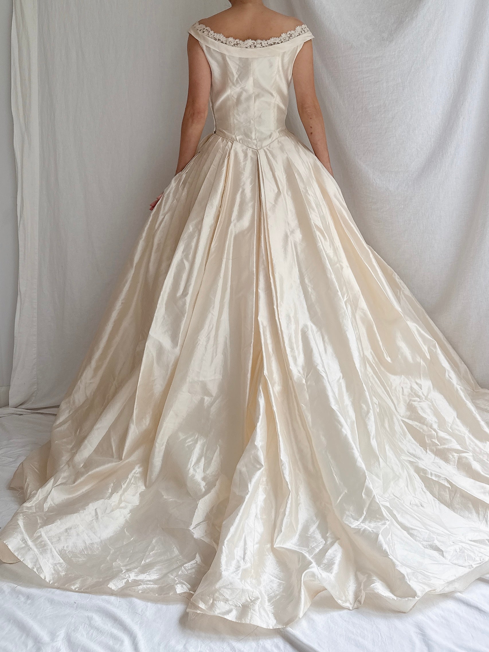 1950s Silk Dupioni Wide-Neck Gown - XXS