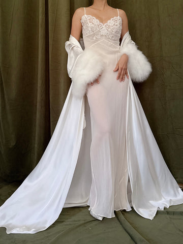champagne silk vera wang dress This 1995 Vera Wang was one of the first dresses we ever sold, and we still receive requests for it at least once a week, so we were very excited when we got another one! It is made of silk crepe and