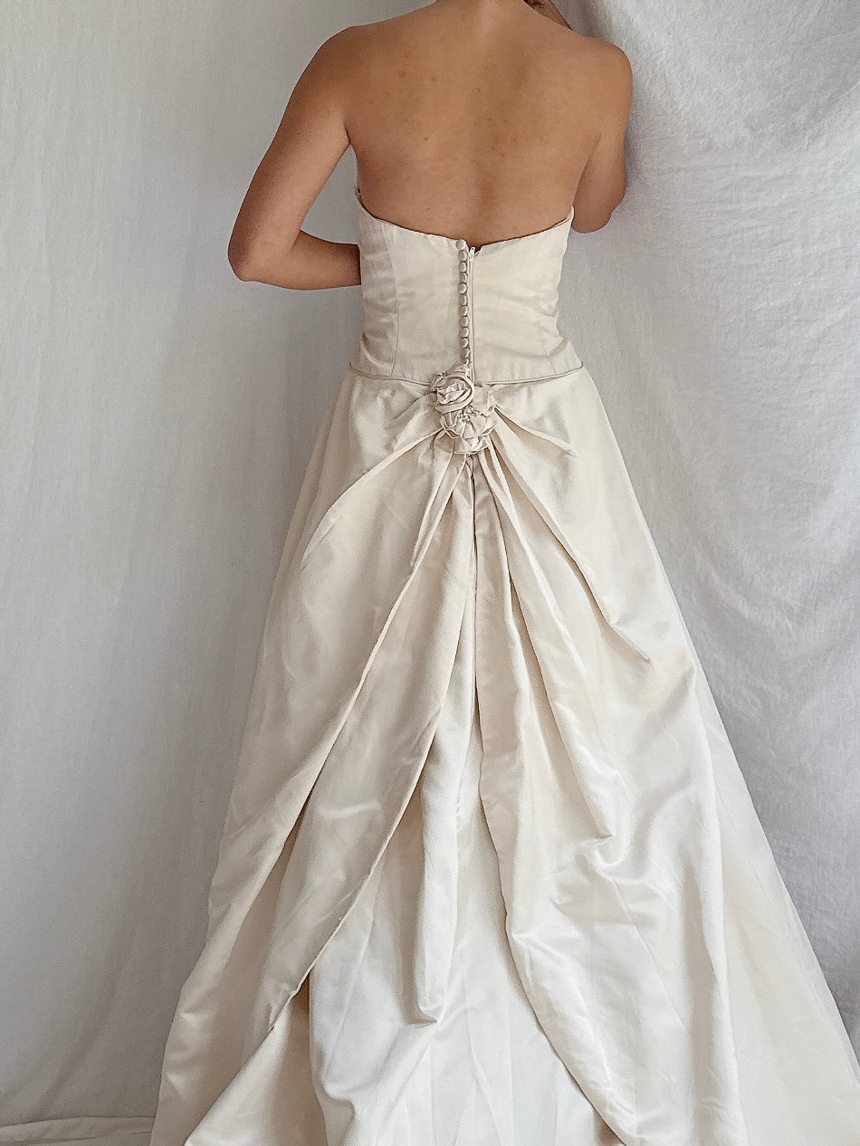 Vintage Couture Bridal Collection Satin Strapless Gown - S/8
