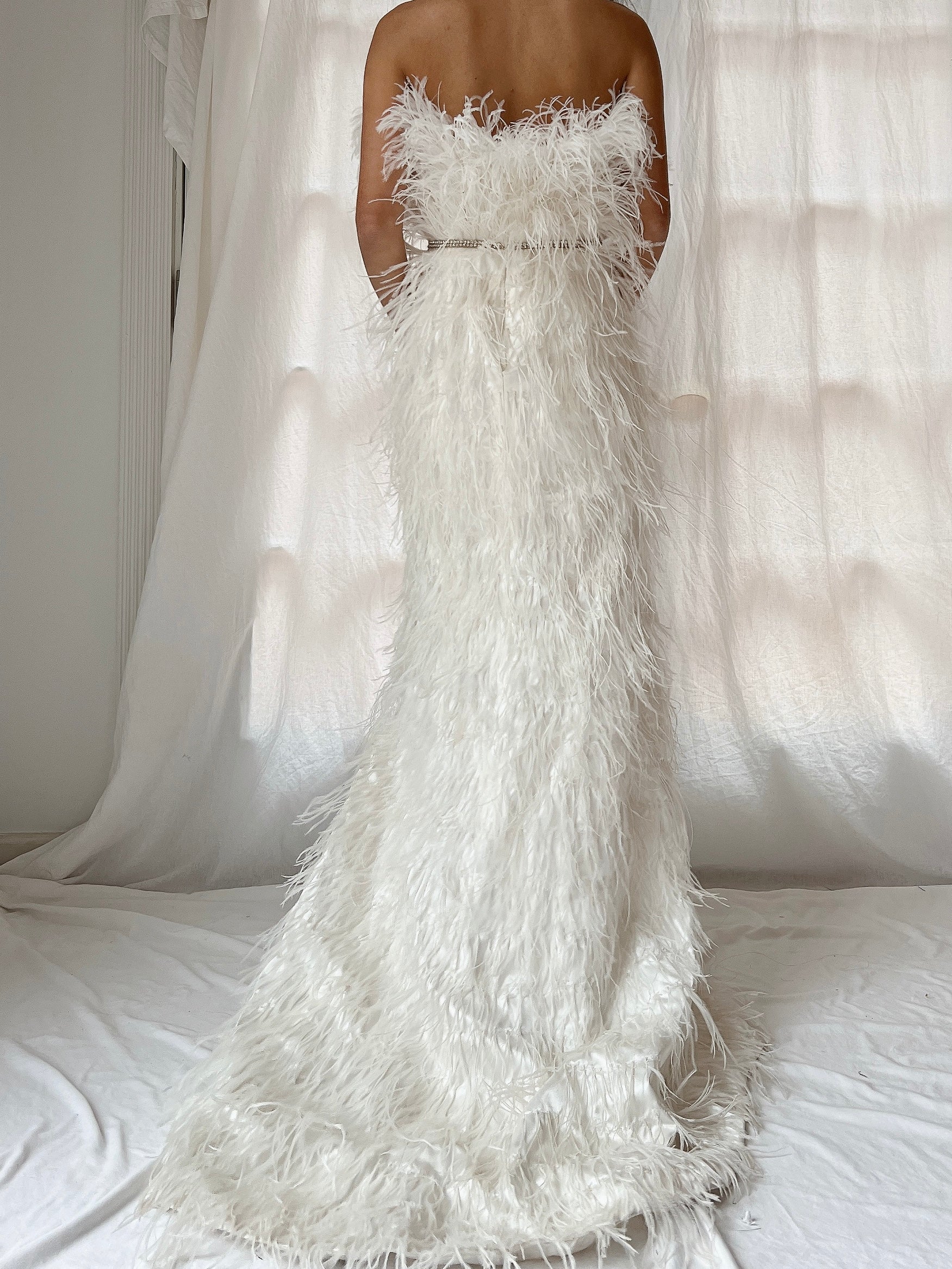 Custom Made Ostrich Feather Feather Wedding Dress With Sheath Column,  Crystal Beading, And Rhinestone Petite Embellishments Plus Size Available  BES121 From Bestdeals, $560.81