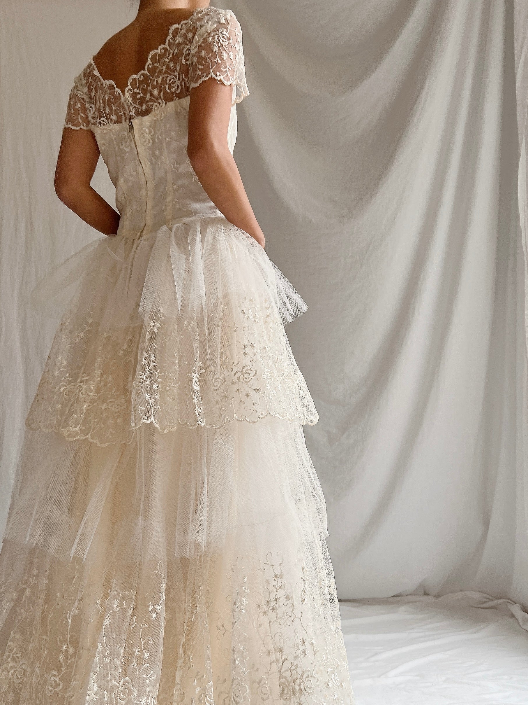 1950s Tulle and Embroidered Lace Gown - XXS/0