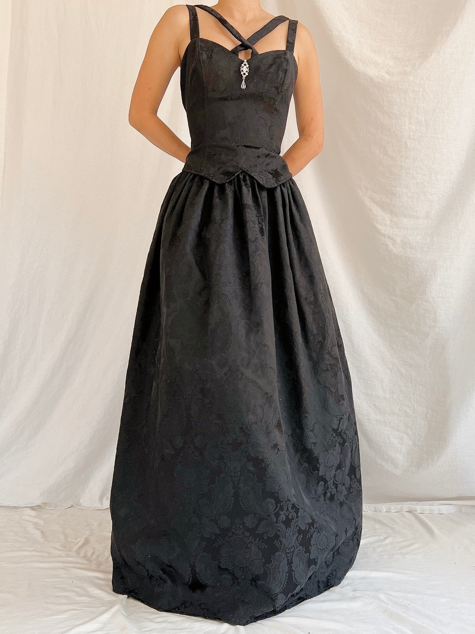 black jessica mcclintock dress VINTAGE '80s GUNNE SAX BY SWEETHEART NECKLINE Vintage Clothing & Fashions The skirt is a peplum over a full Small 80s 90s Jessica McClintock