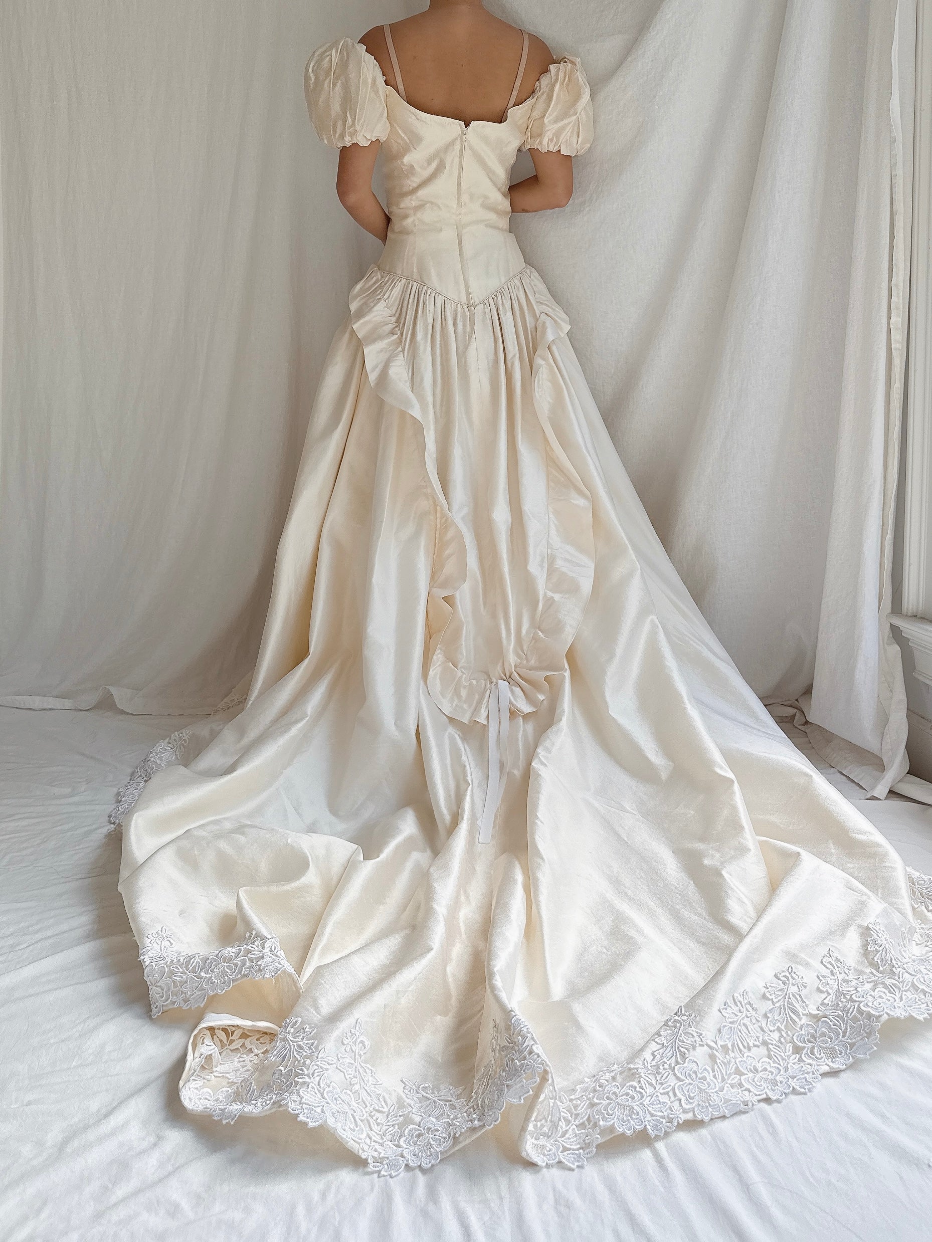 Vintage Silk Puff Sleeves Gown - M
