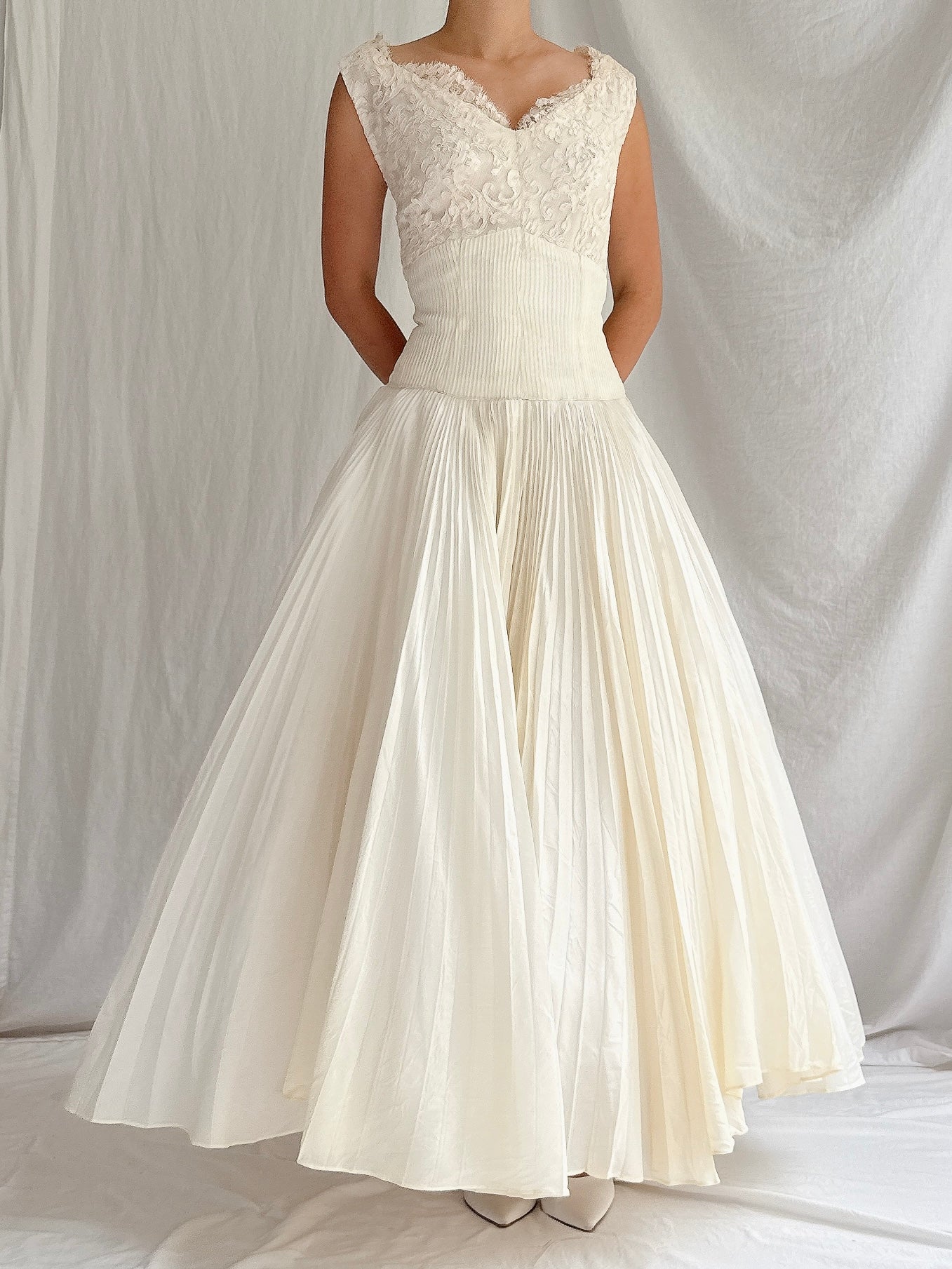 1950s Pleated Taffeta and Lace Dress - XS