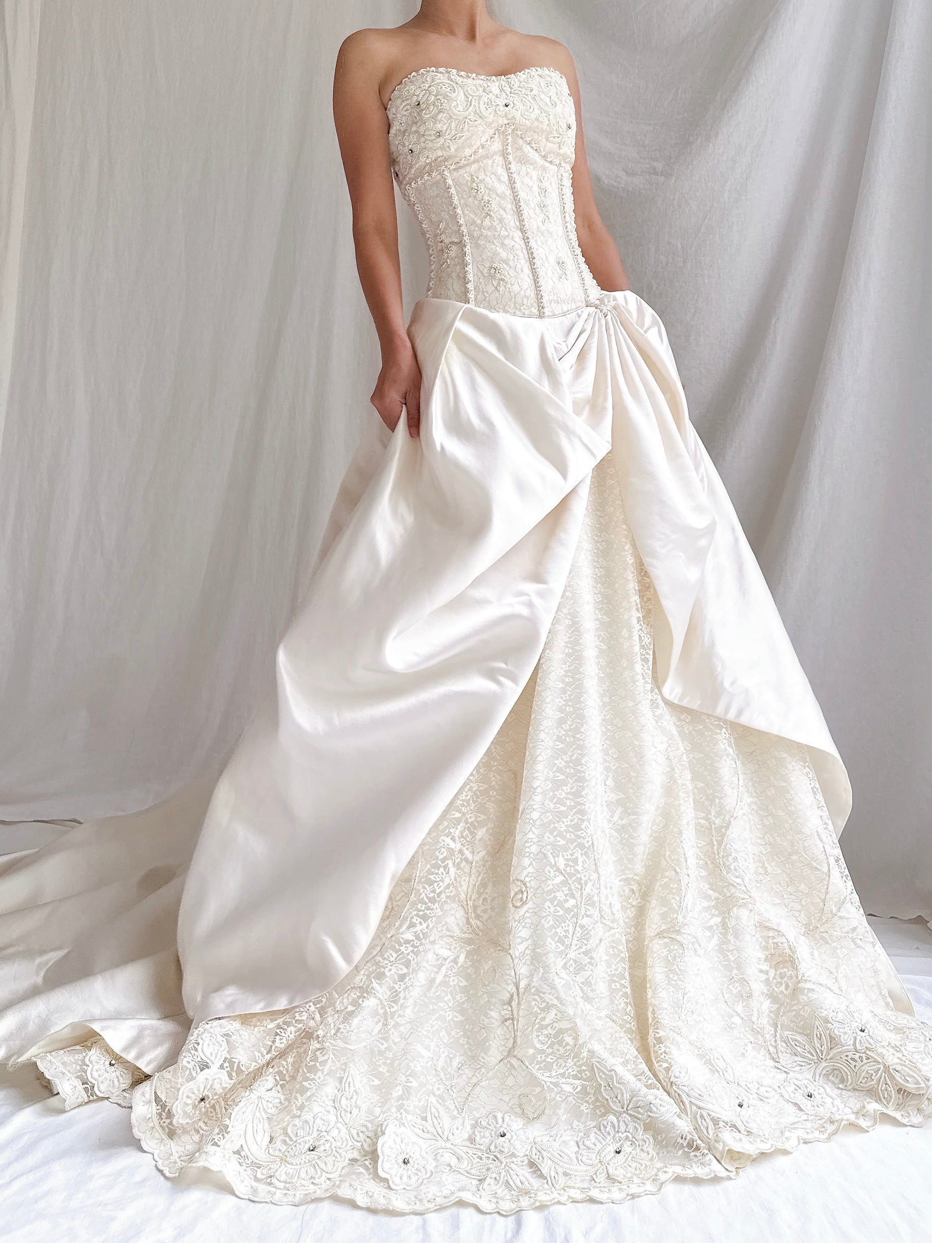 Vintage Lace and Silk Bustier Gown - M/8