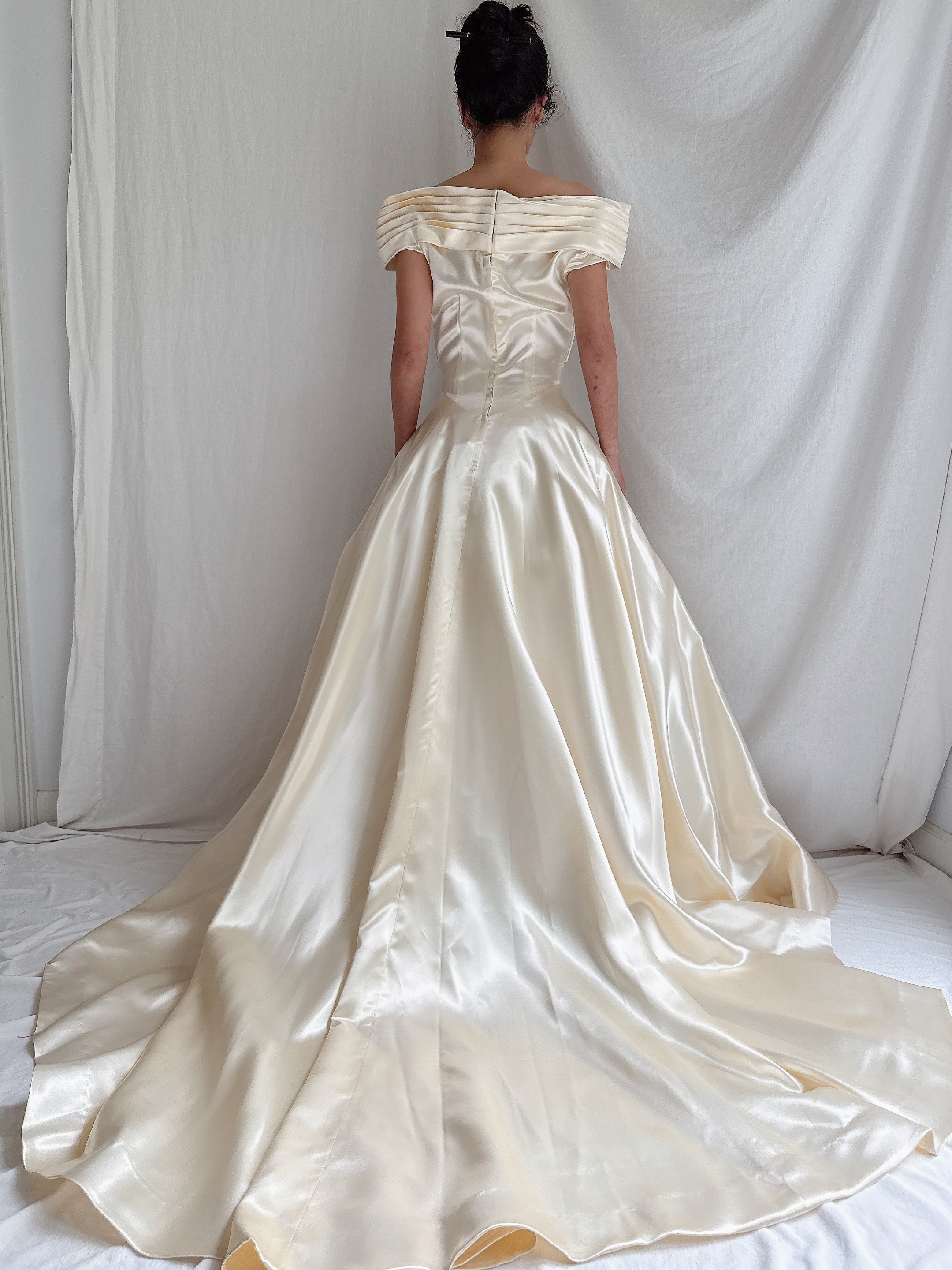 slipper satin dress The Slipper Satin Secret: Exploring the Heavyweight Drape of Luxury