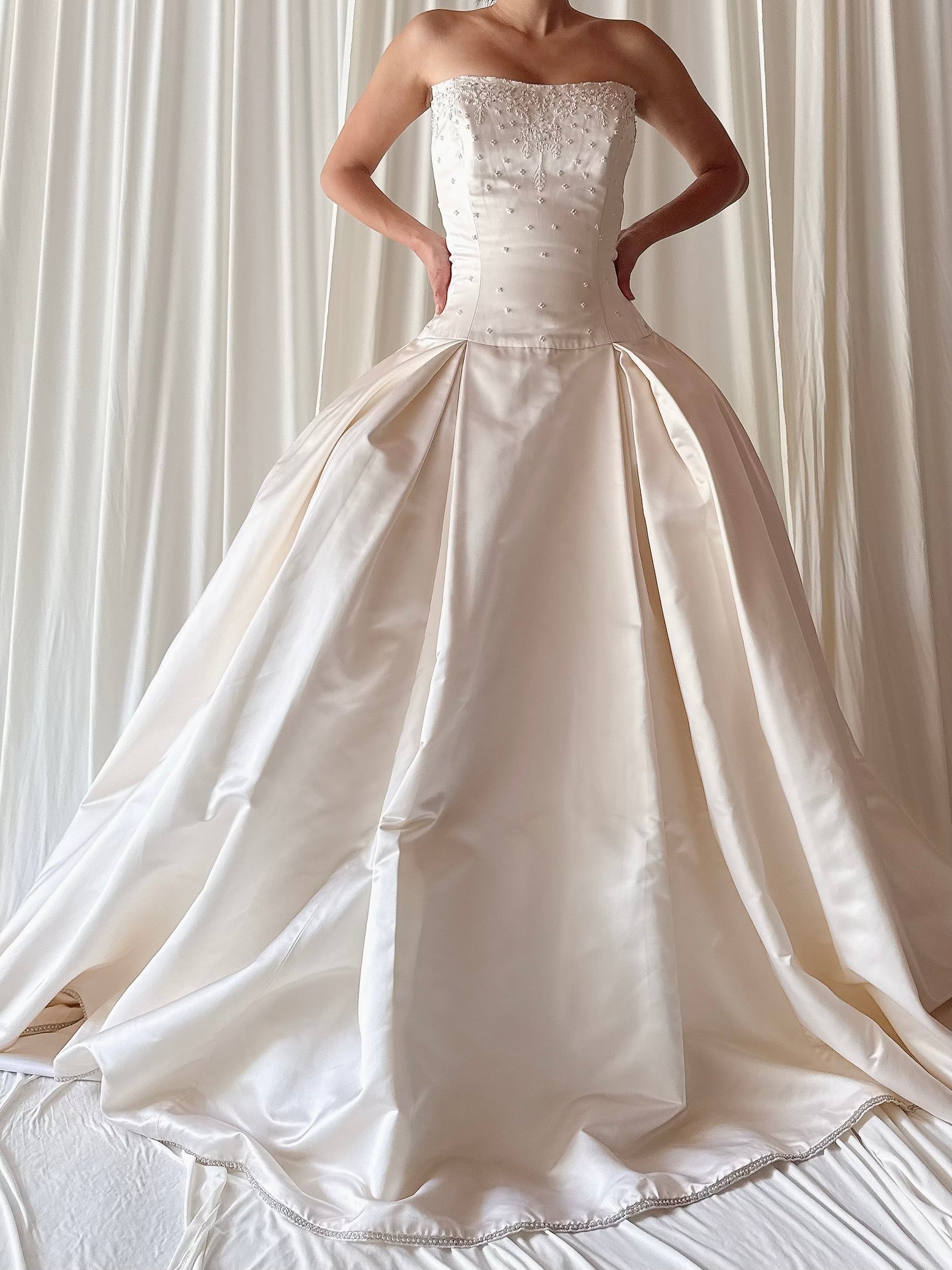 Vintage Eve of Milady Off-White Silk Gown - L/10