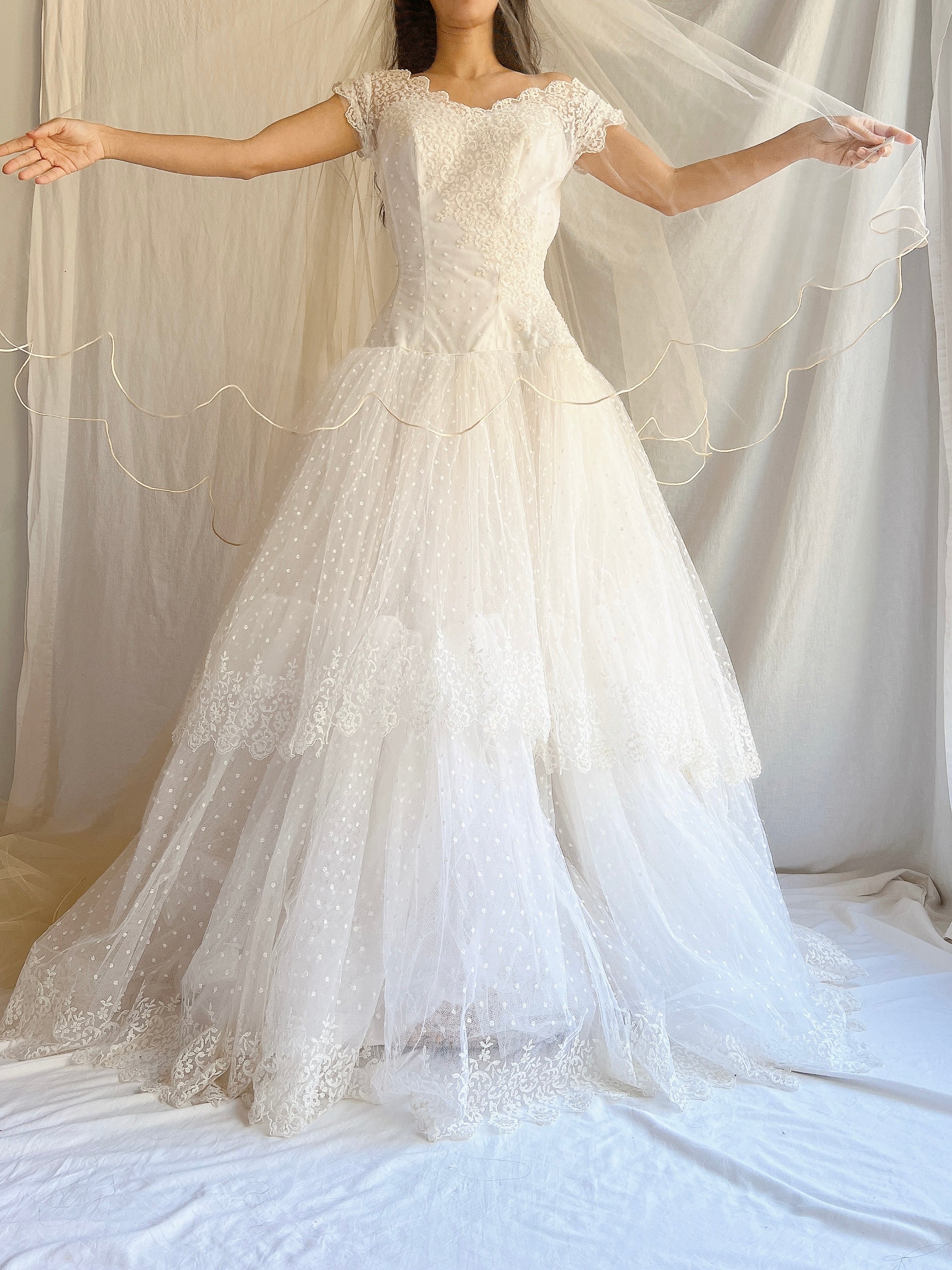 Vintage Cathedral Champagne Scalloped Tulle Veil