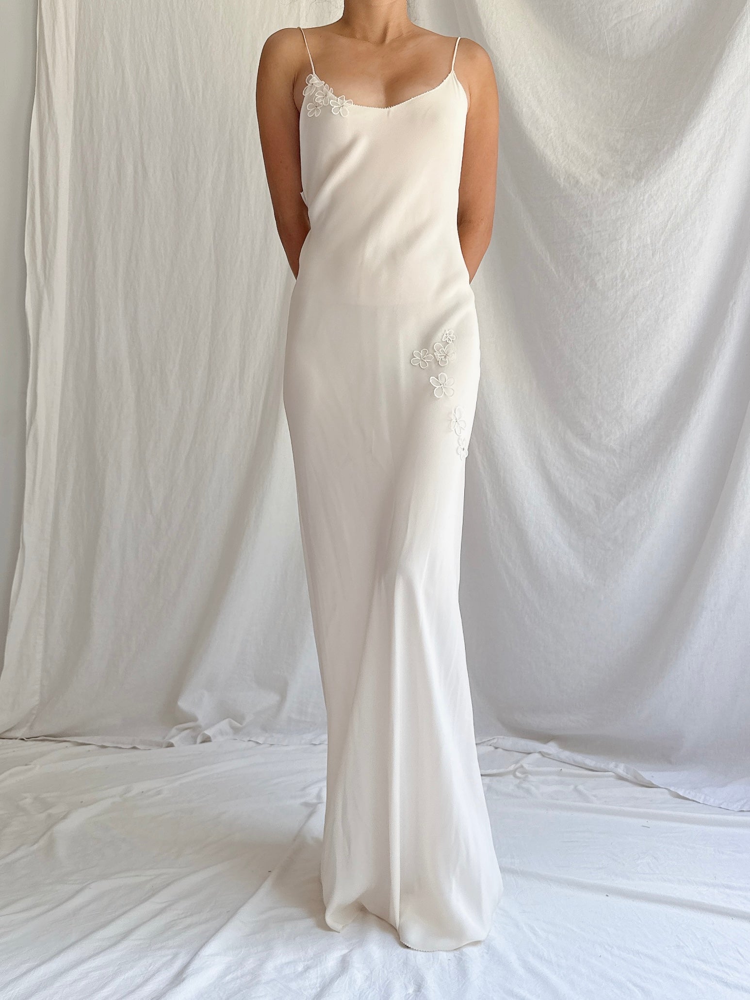 最終値下げ Amiur vintage satin gown coat Alfred Sung D751 Off Shoulder Cross Back Satin Twill Gown